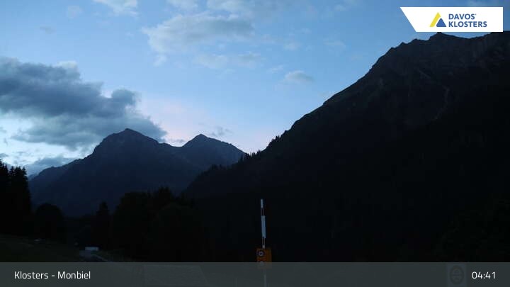 Archiv Foto Webcam Monbiel Parkplatz (Klosters)