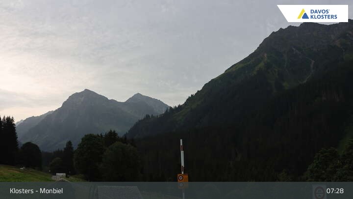 Archived image Webcam Monbiel Car Park (Klosters)