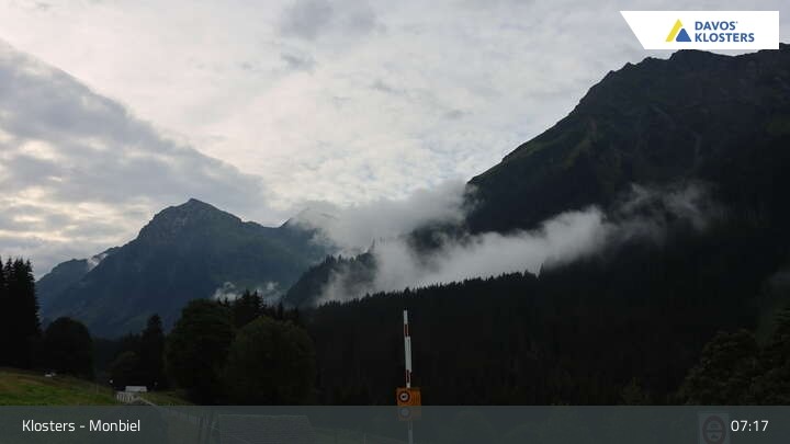 Archiv Foto Webcam Monbiel Parkplatz (Klosters)