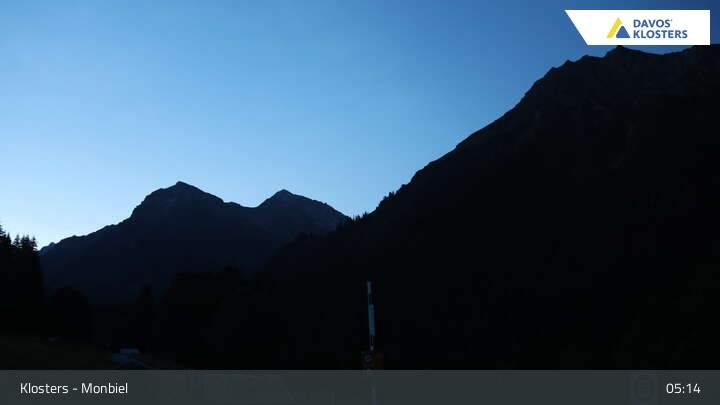 Archiv Foto Webcam Monbiel Parkplatz (Klosters)