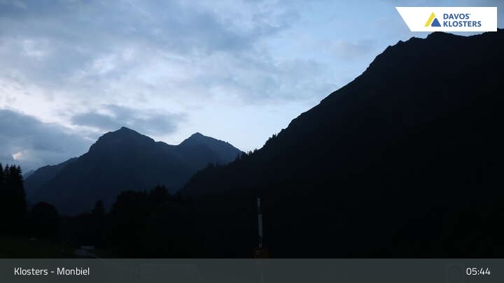Archiv Foto Webcam Monbiel Parkplatz (Klosters)