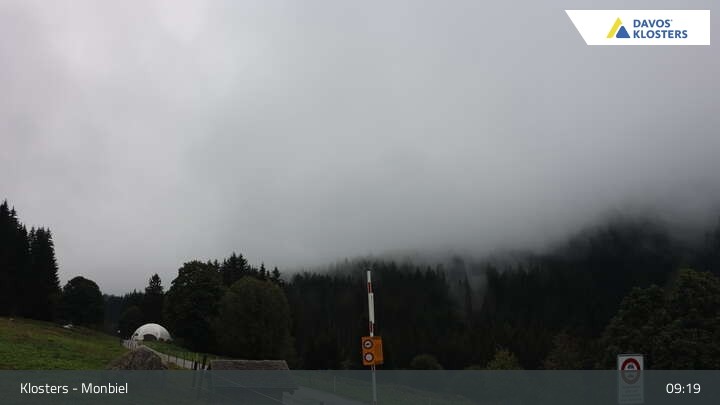 Archiv Foto Webcam Monbiel Parkplatz (Klosters)