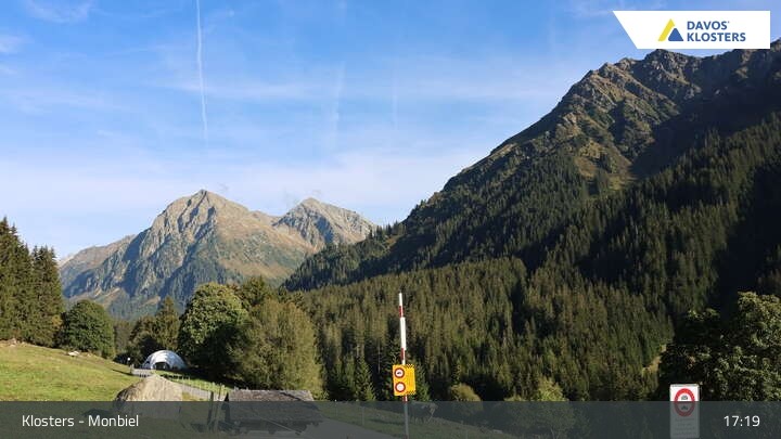 Archiv Foto Webcam Monbiel Parkplatz (Klosters)