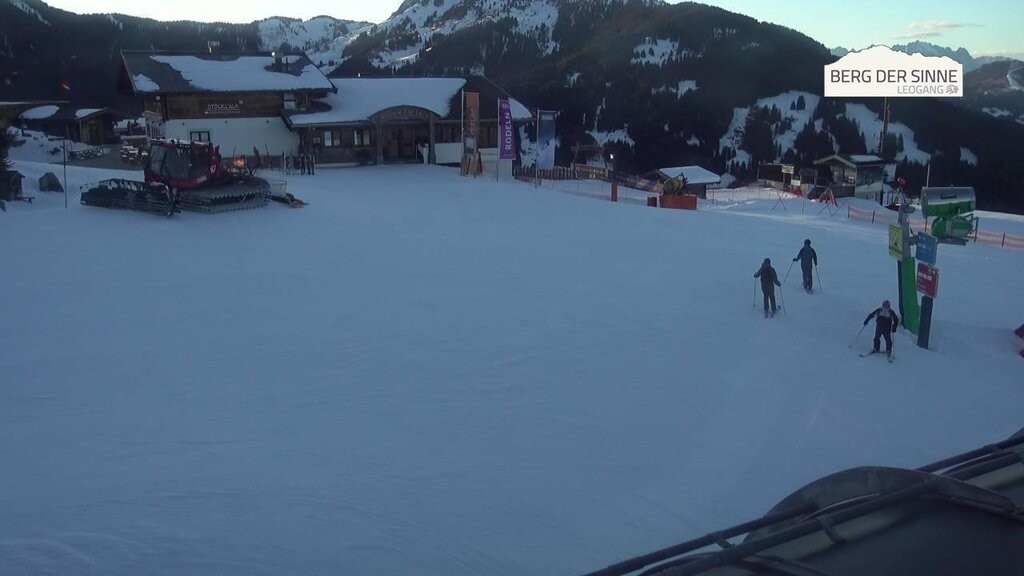 Archived image Webcam Intermediate station Asitz Kabinenbahn