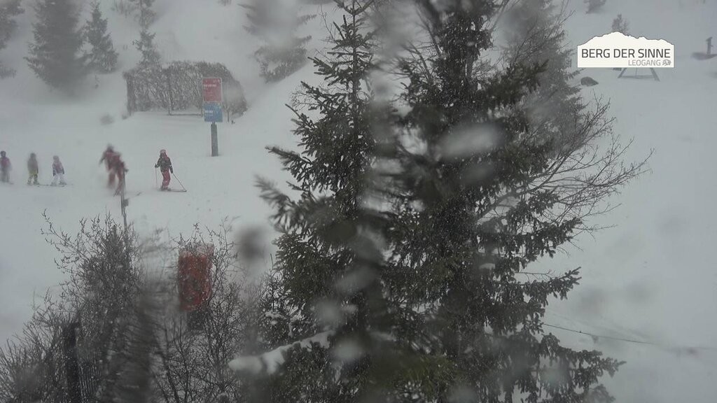 Archived image Webcam Intermediate station Asitz Kabinenbahn