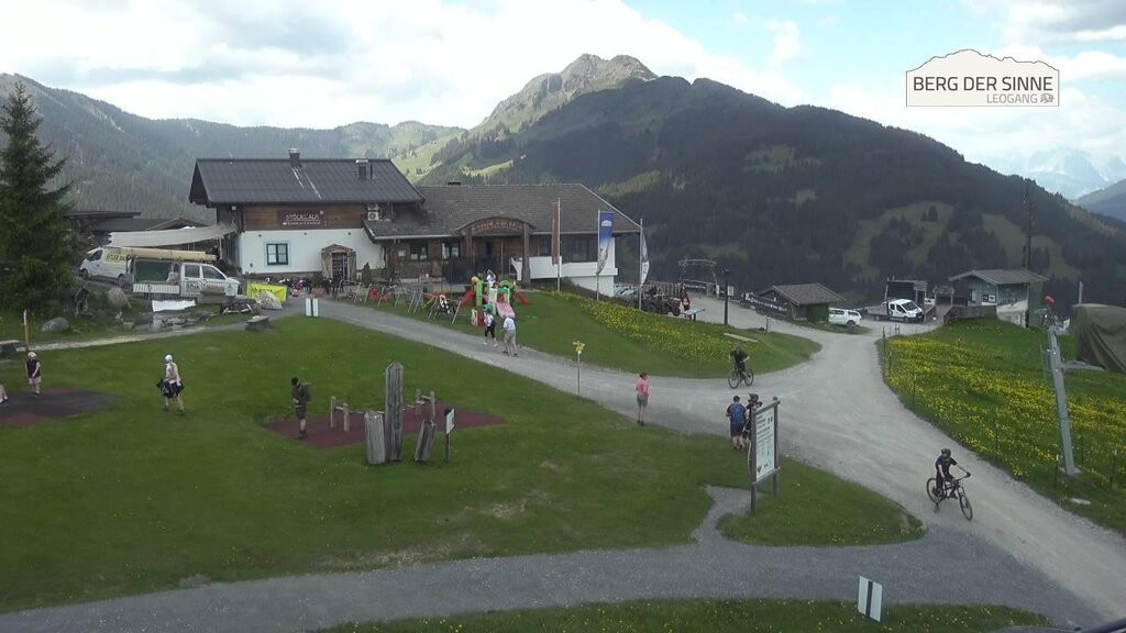 Archived image Webcam Intermediate station Asitz Kabinenbahn