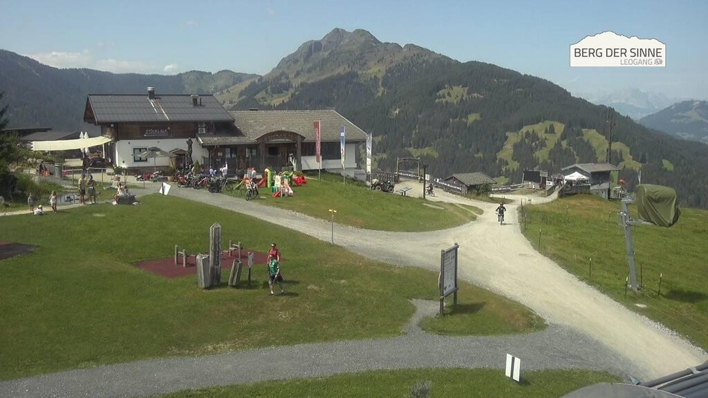 Archived image Webcam Intermediate station Asitz Kabinenbahn