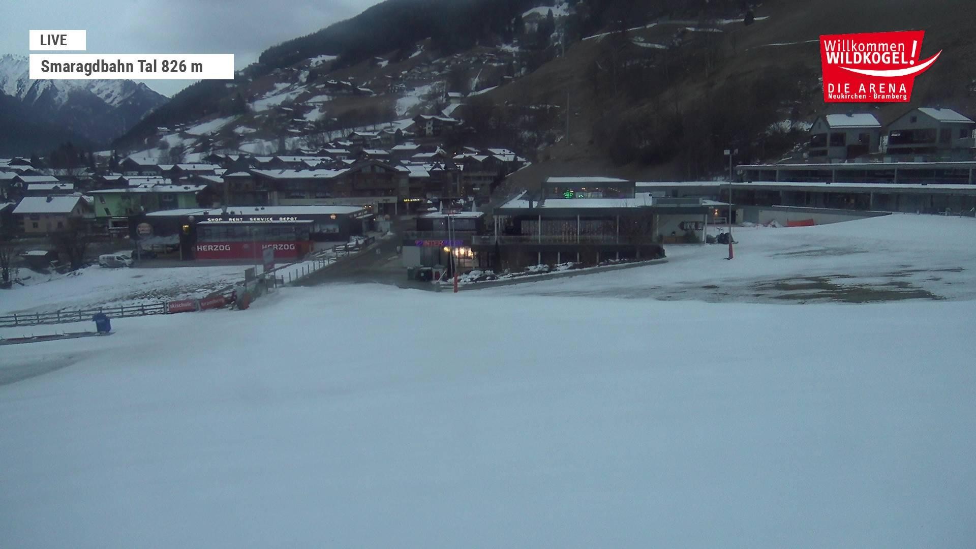 Archived image Webcam Wildkogel: Frühmesserbahn lift - mountain station