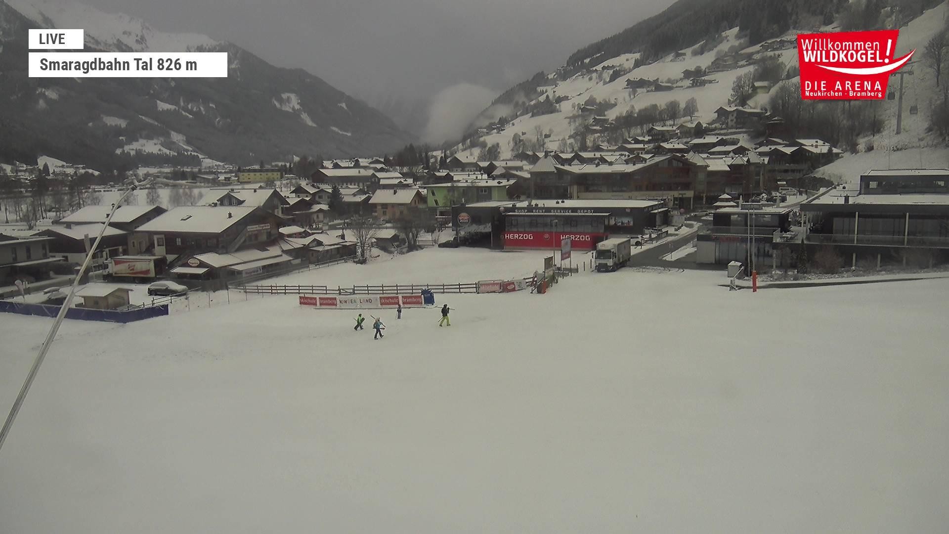 Archived image Webcam Wildkogel: Frühmesserbahn lift - mountain station