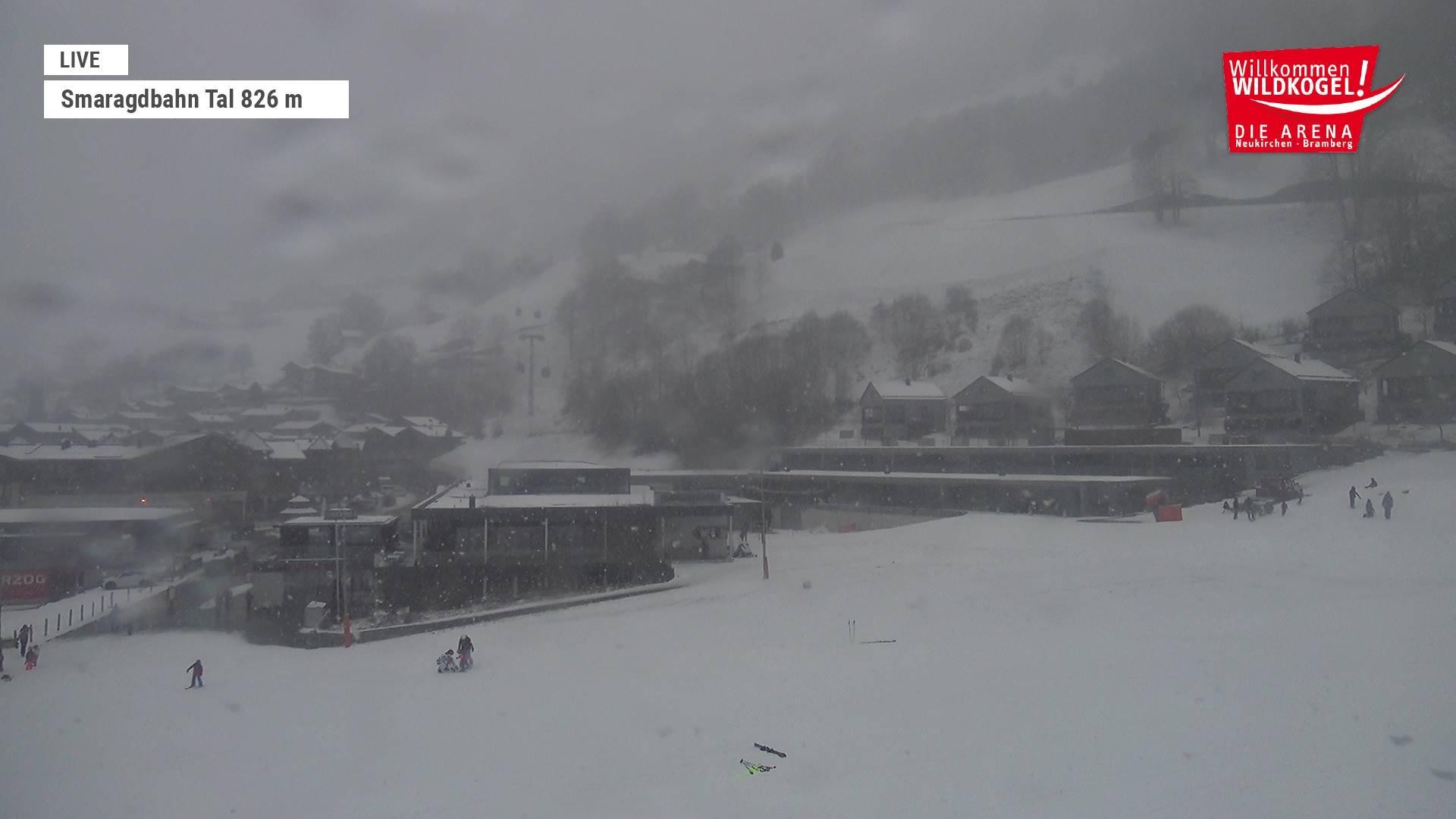 Archived image Webcam Wildkogel: Frühmesserbahn lift - mountain station