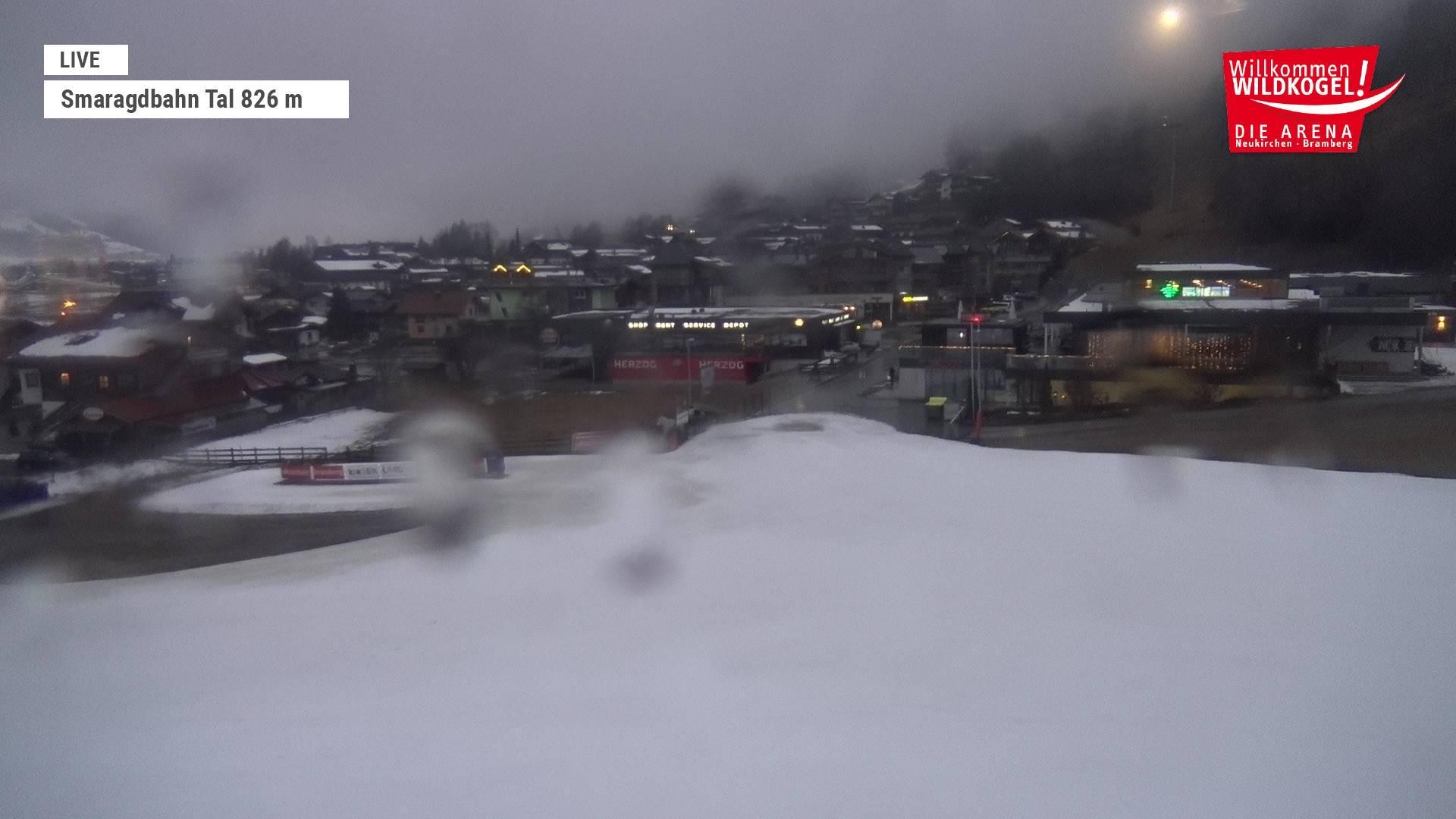 Archiv Foto Webcam Wildkogel: Frühmesserbahn - Bergstation