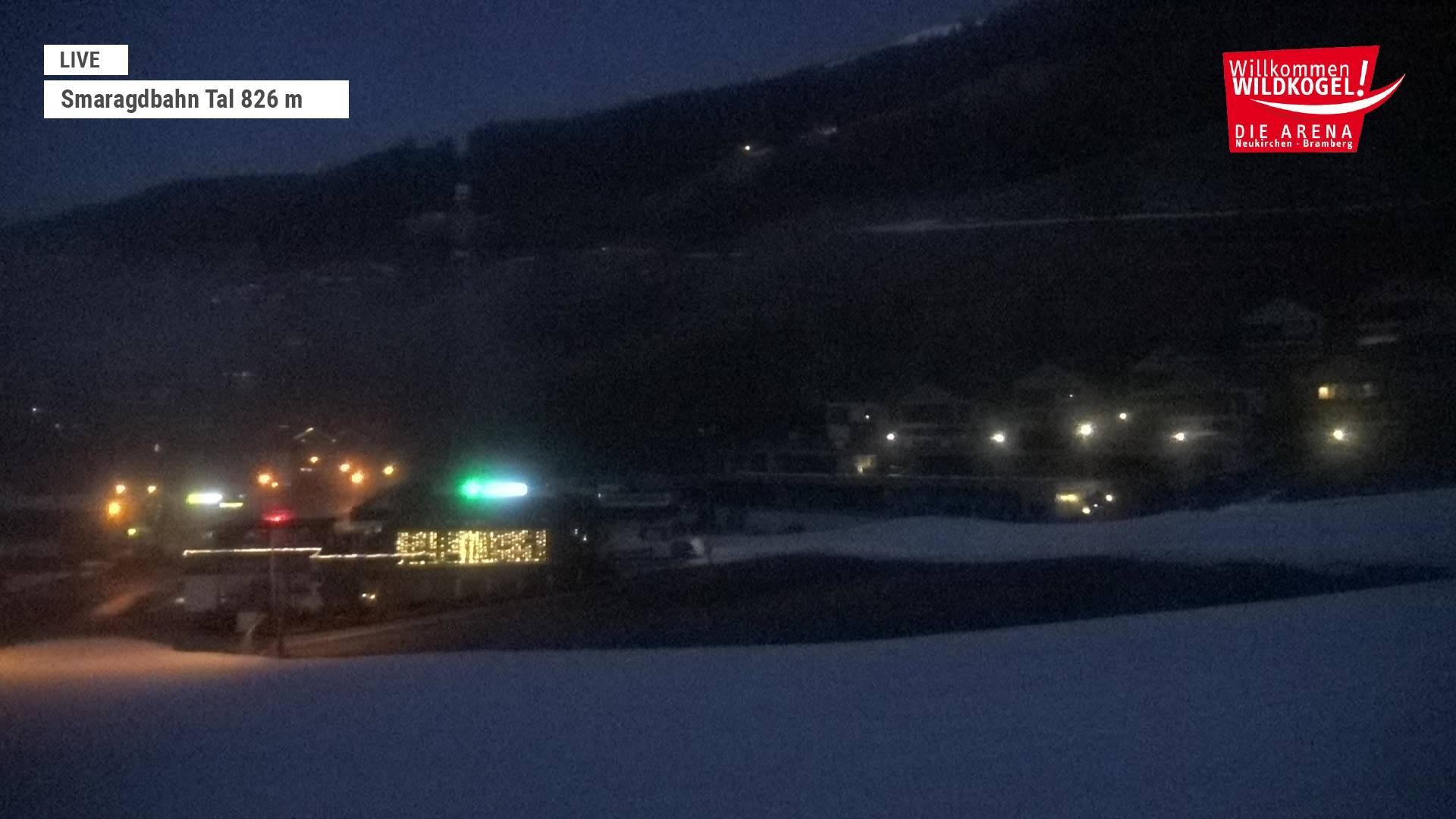 Archived image Webcam Wildkogel: Frühmesserbahn lift - mountain station