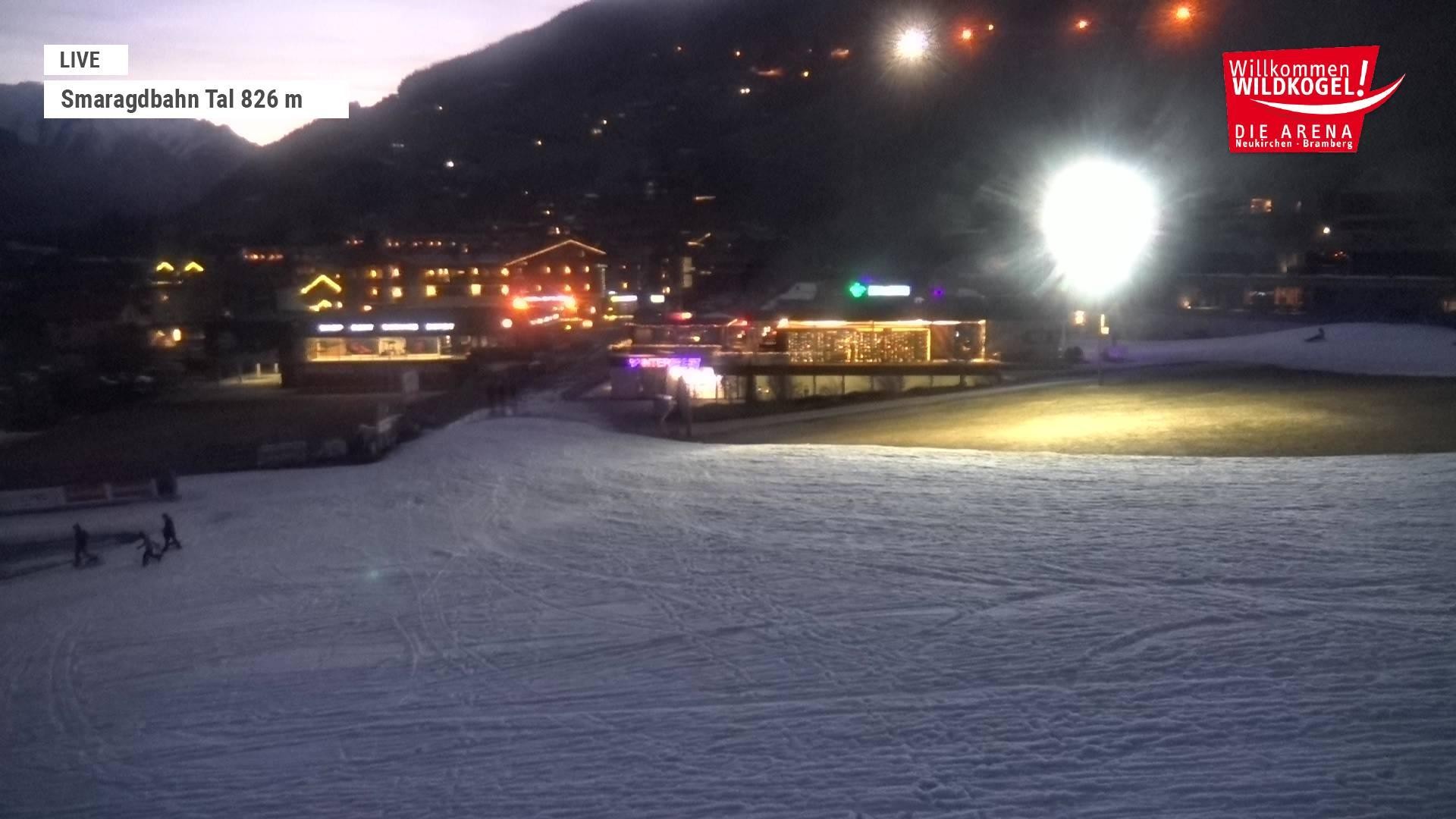 Archived image Webcam Wildkogel: Frühmesserbahn lift - mountain station