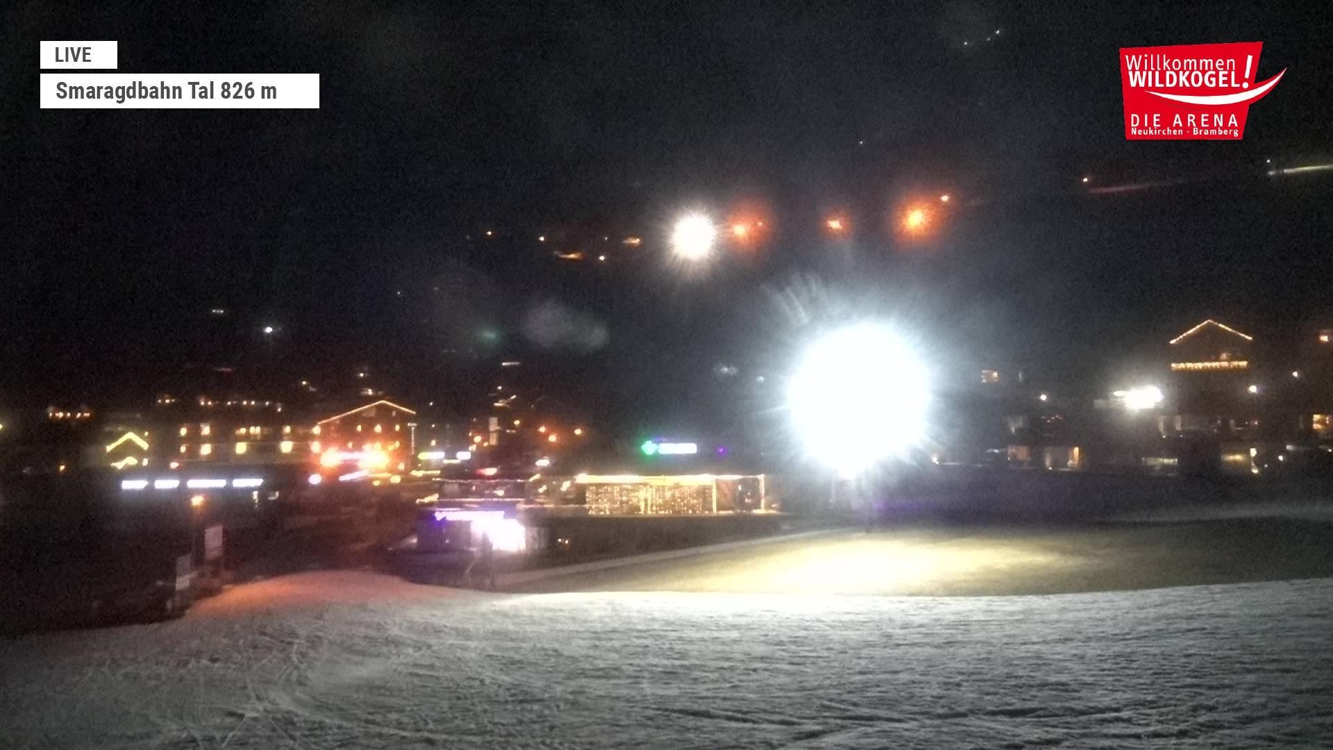 Archived image Webcam Wildkogel: Frühmesserbahn lift - mountain station