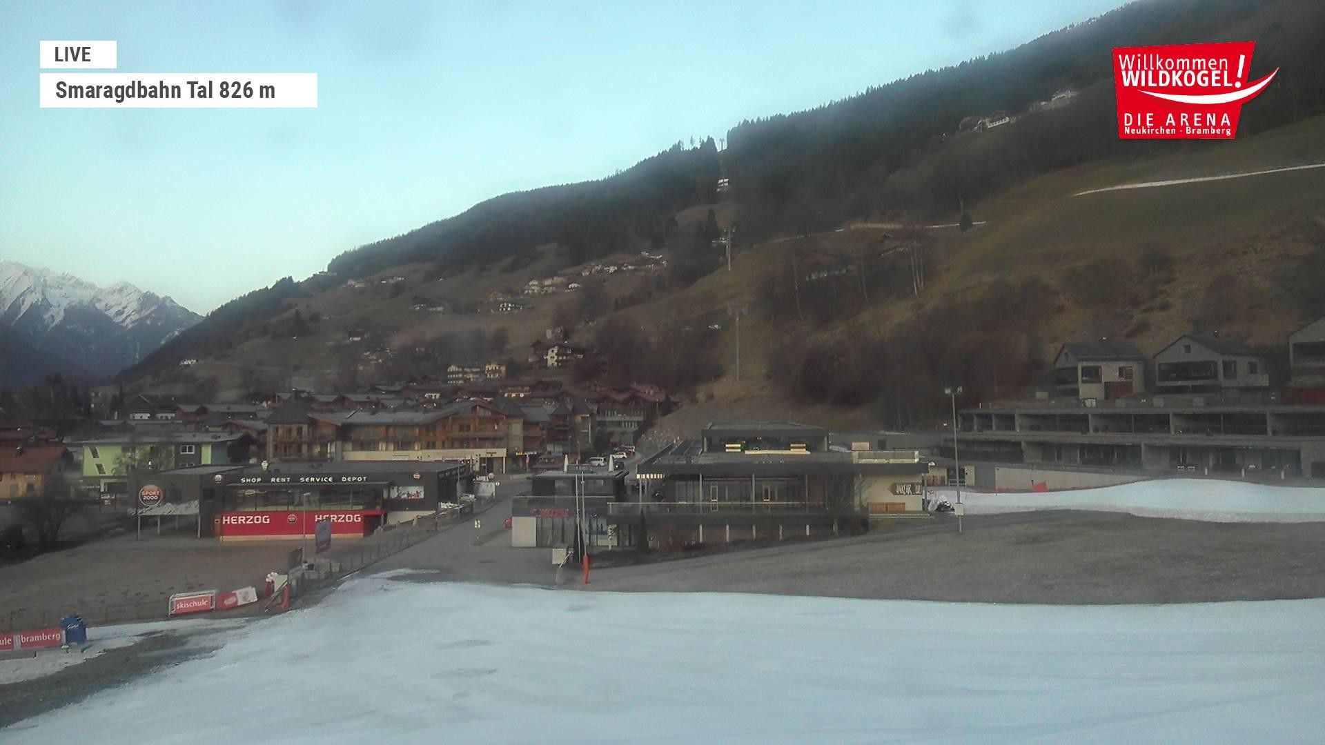 Archiv Foto Webcam Wildkogel: Frühmesserbahn - Bergstation