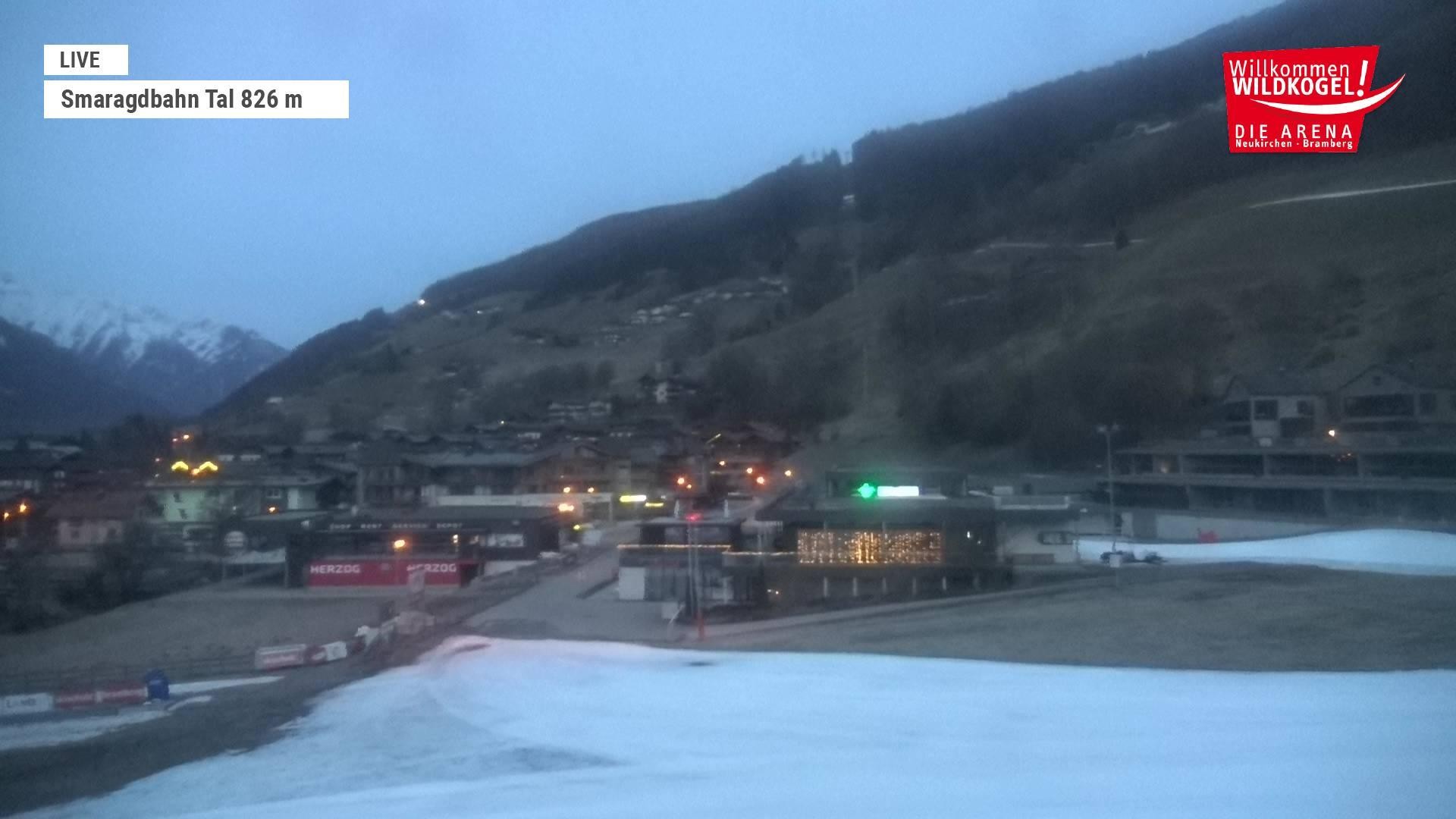 Archiv Foto Webcam Wildkogel: Frühmesserbahn - Bergstation