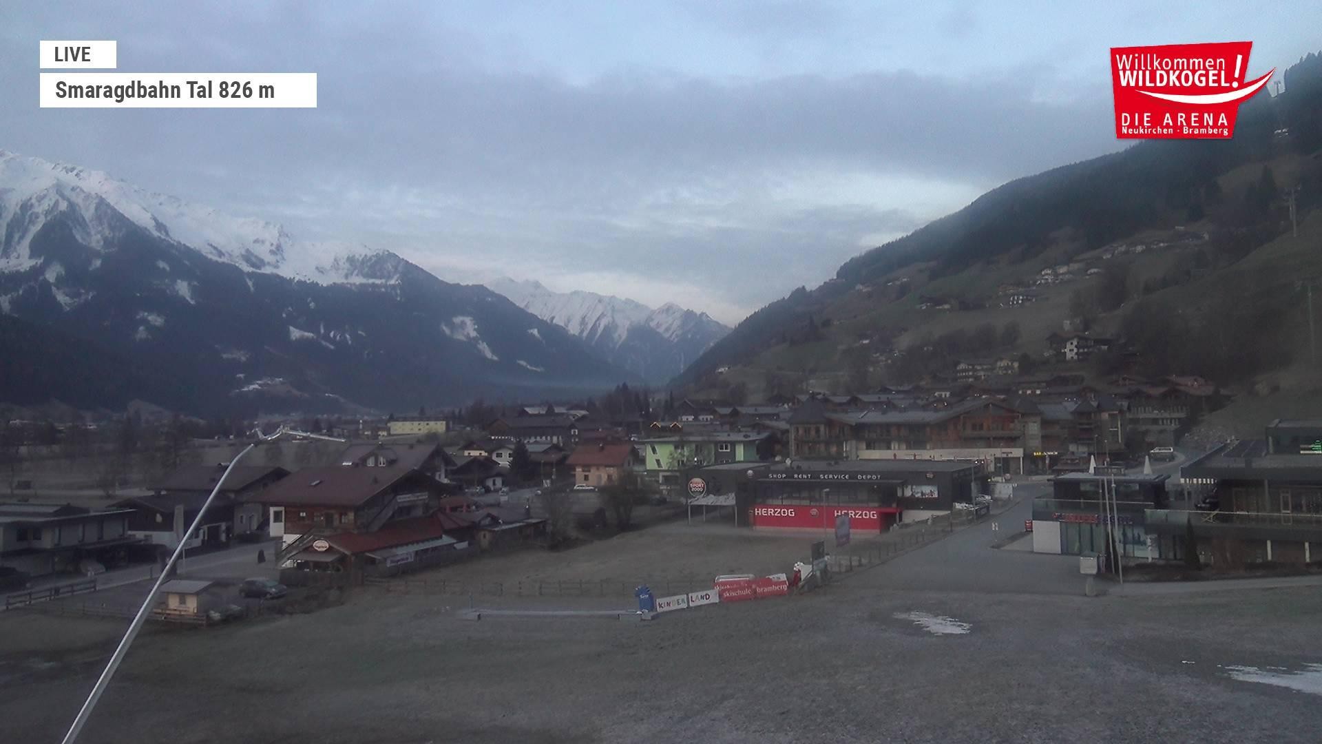 Archiv Foto Webcam Wildkogel: Frühmesserbahn - Bergstation