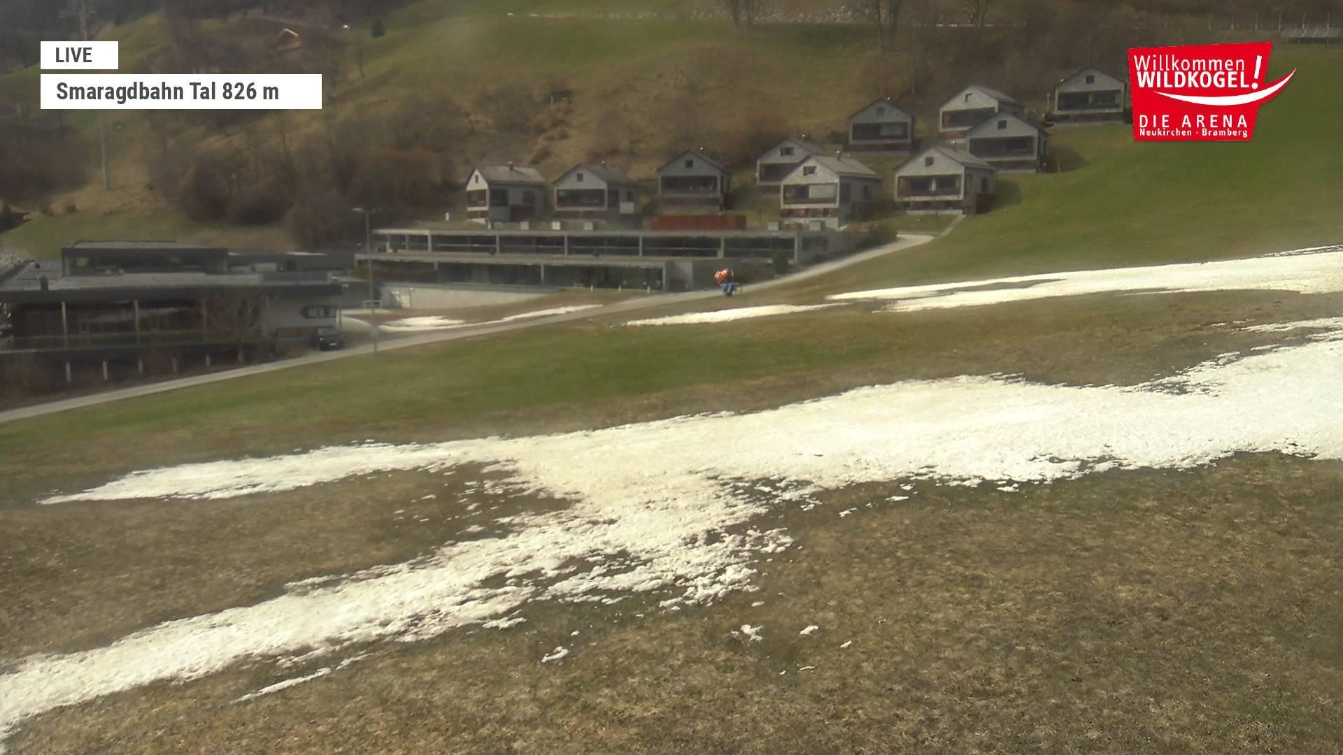 Archived image Webcam Wildkogel: Frühmesserbahn lift - mountain station