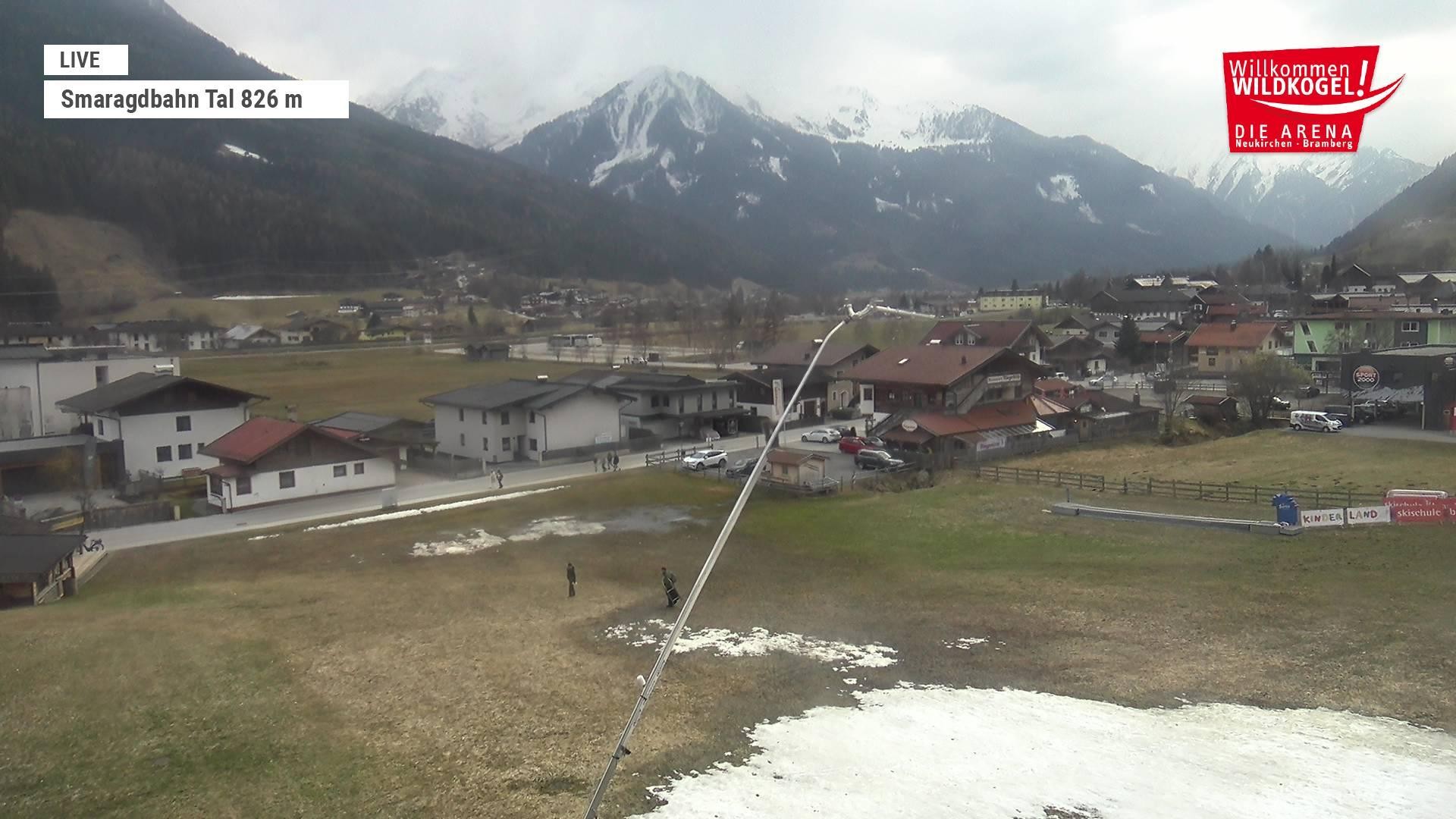 Archived image Webcam Wildkogel: Frühmesserbahn lift - mountain station