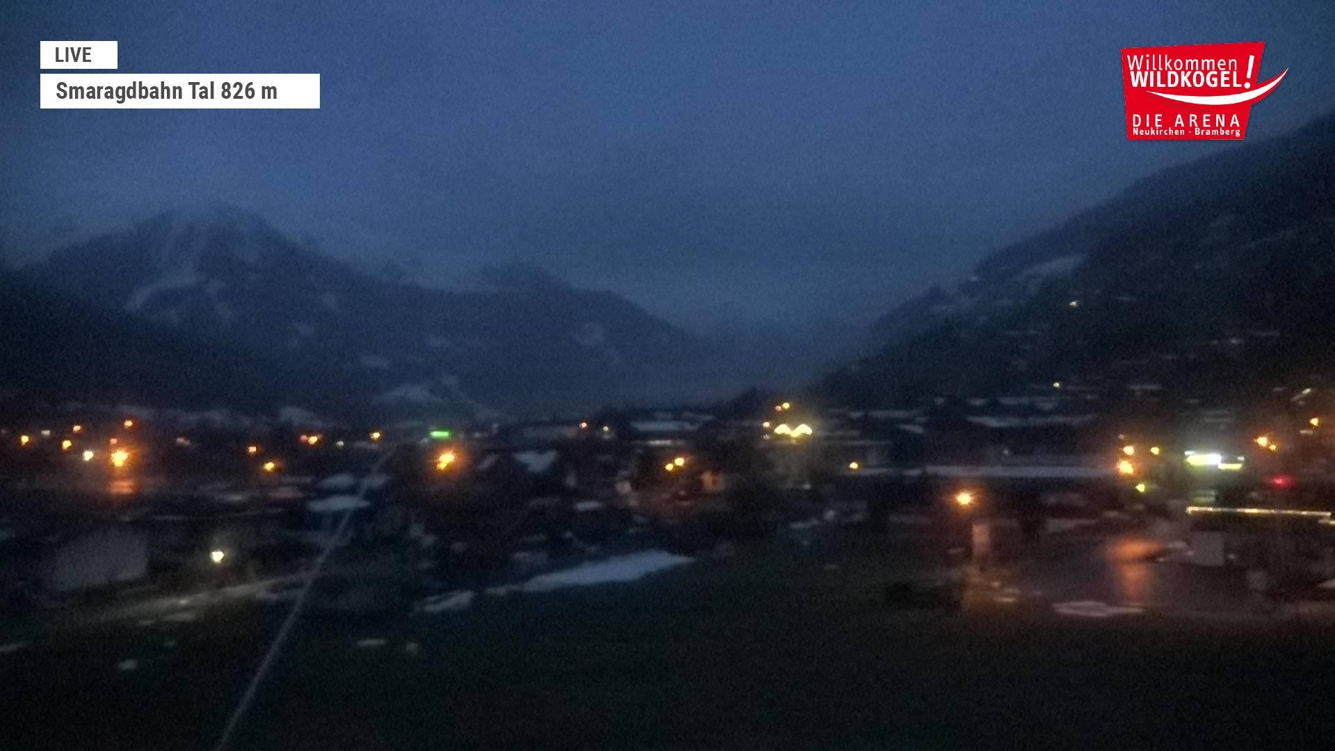 Archived image Webcam Wildkogel: Frühmesserbahn lift - mountain station