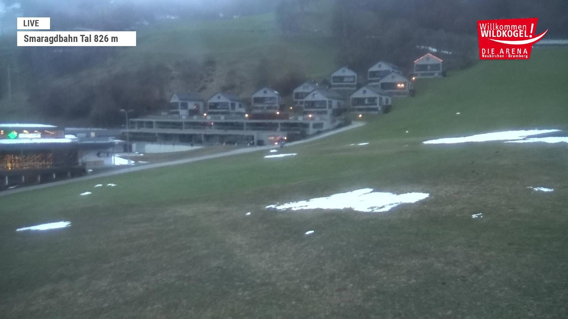 Archived image Webcam Wildkogel: Frühmesserbahn lift - mountain station