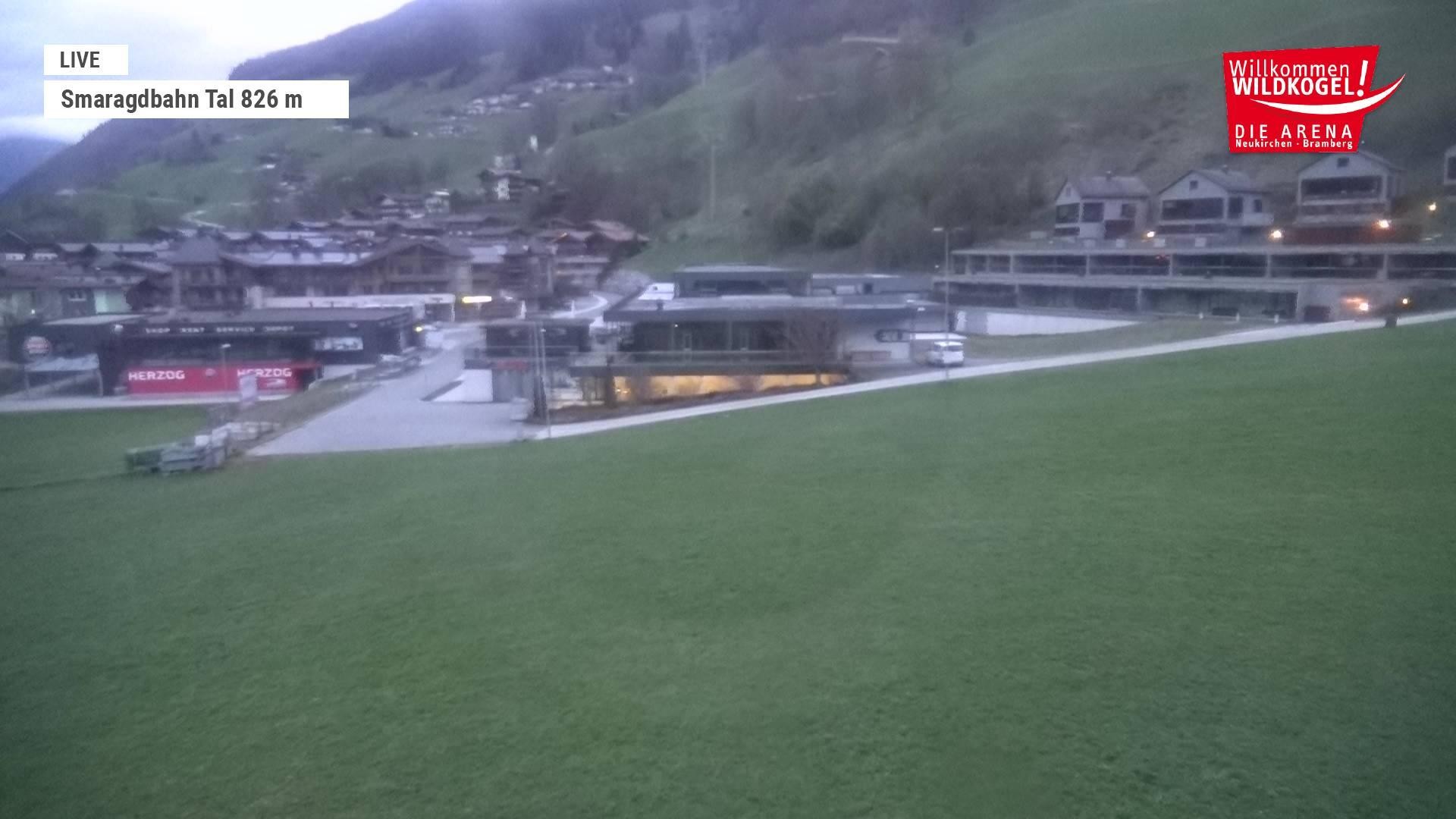 Archiv Foto Webcam Wildkogel: Frühmesserbahn - Bergstation