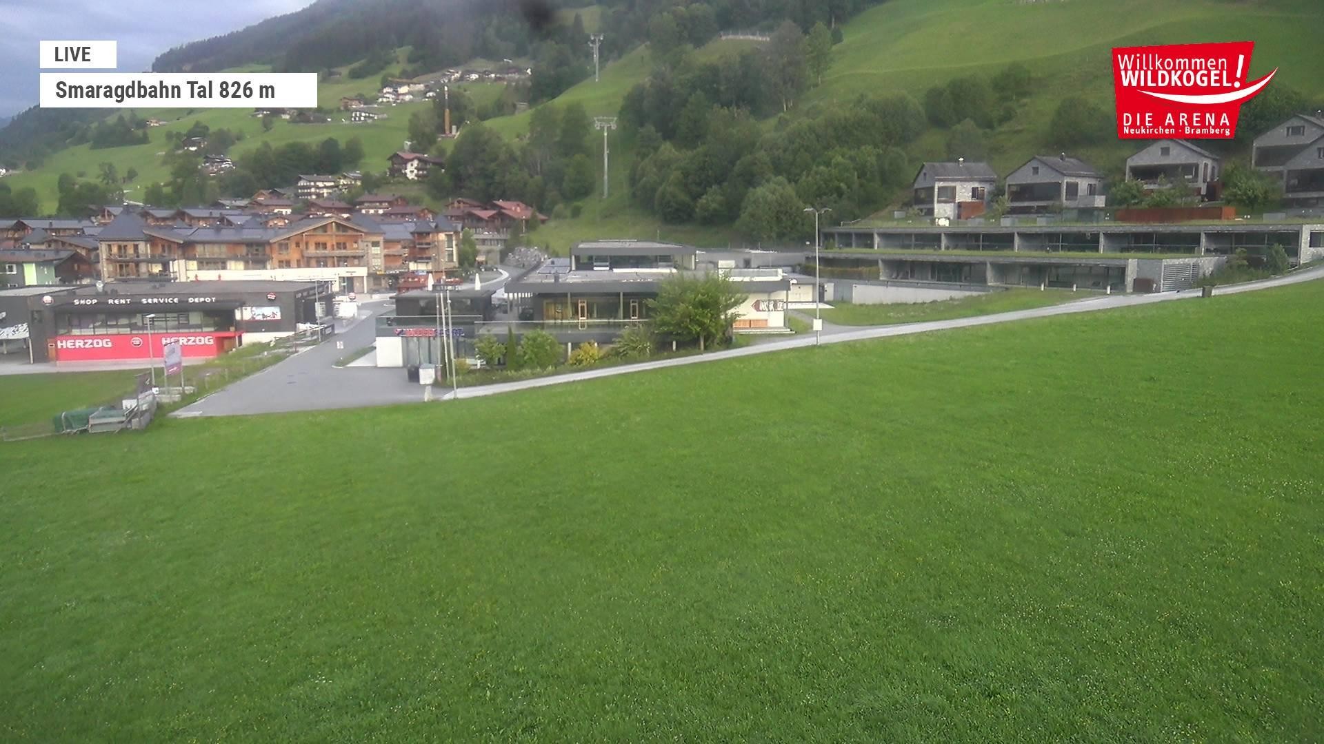 Archived image Webcam Wildkogel: Frühmesserbahn lift - mountain station