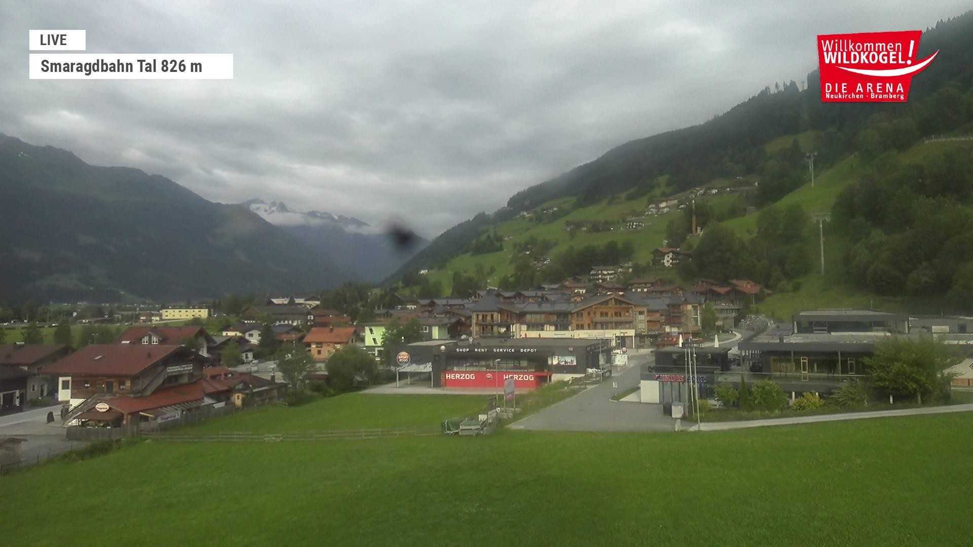 Archived image Webcam Wildkogel: Frühmesserbahn lift - mountain station