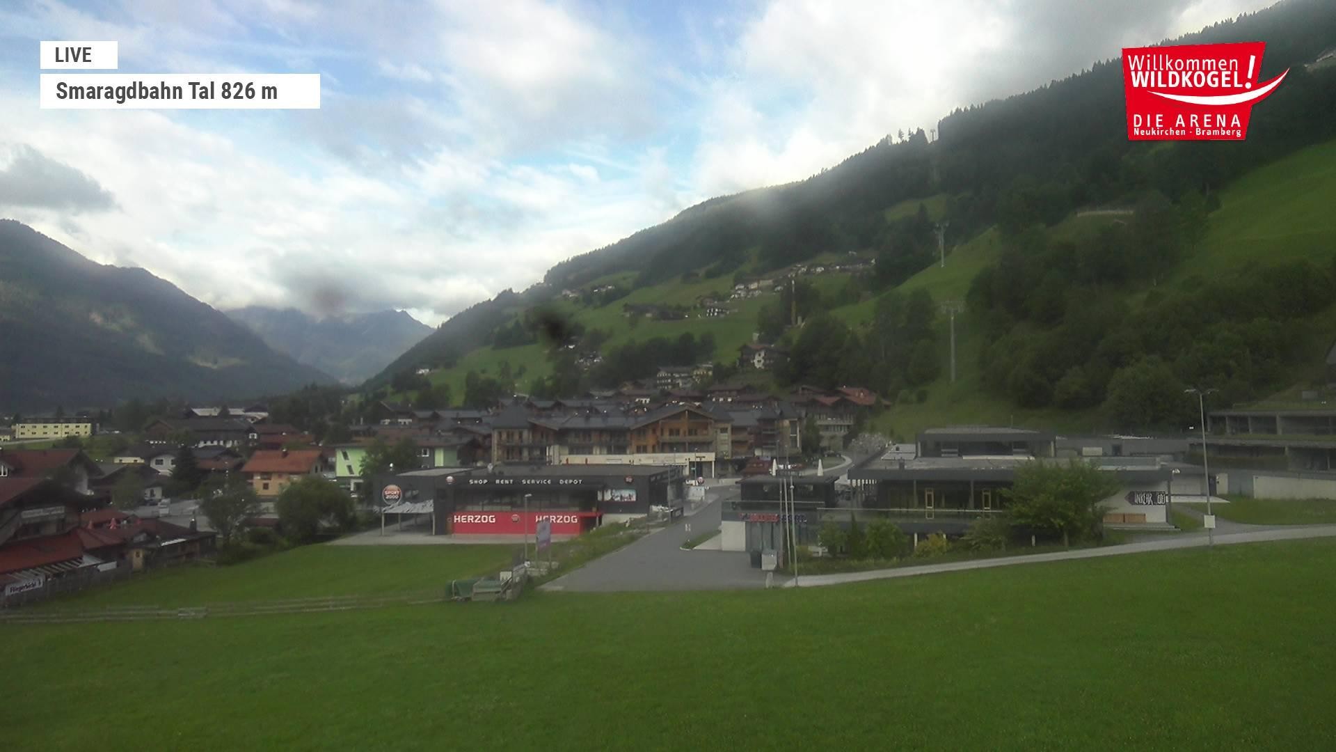 Archived image Webcam Wildkogel: Frühmesserbahn lift - mountain station
