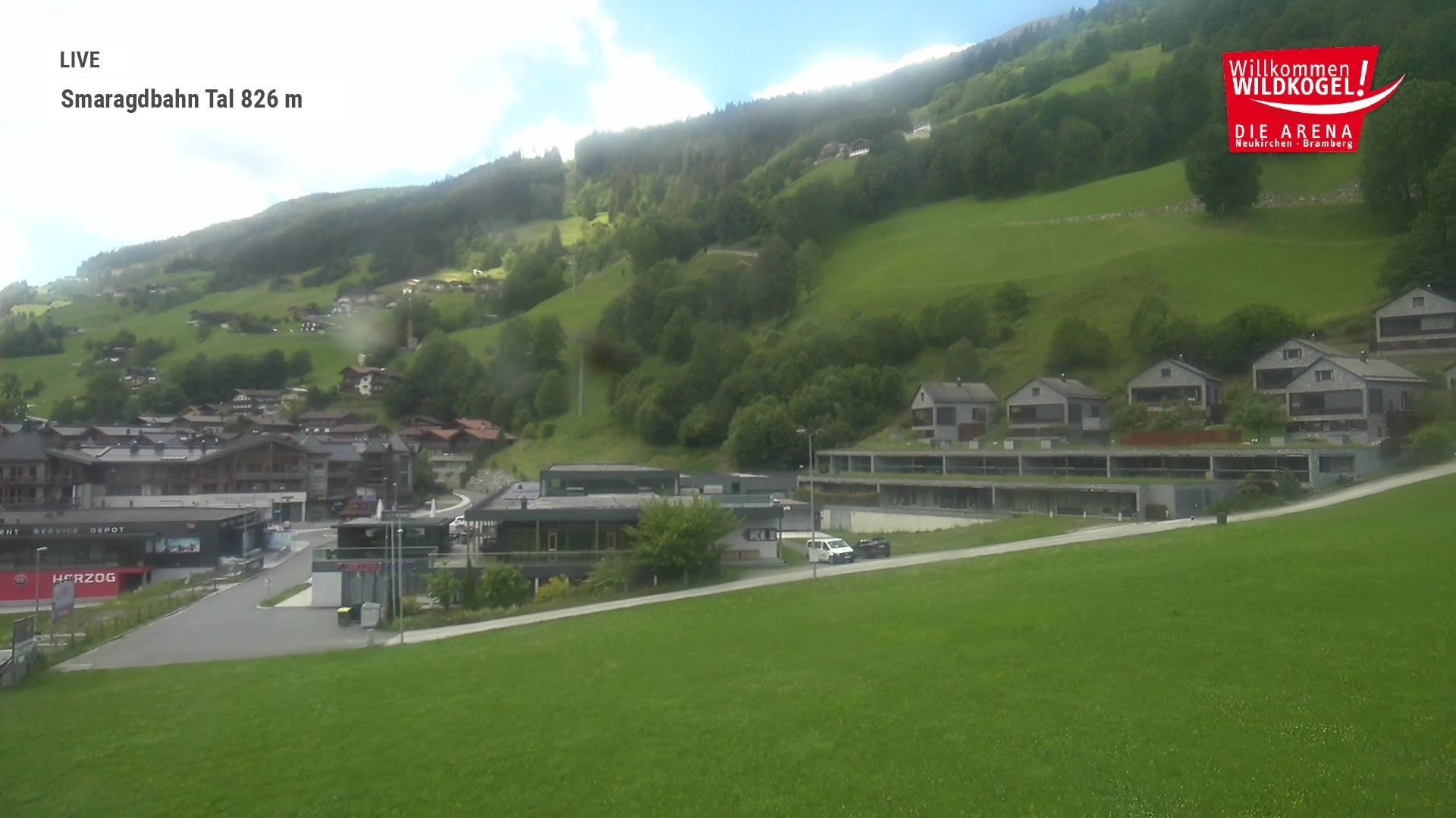 Archived image Webcam Wildkogel: Frühmesserbahn lift - mountain station