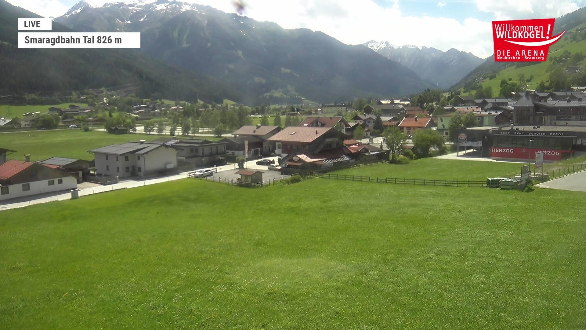 Archived image Webcam Wildkogel: Frühmesserbahn lift - mountain station
