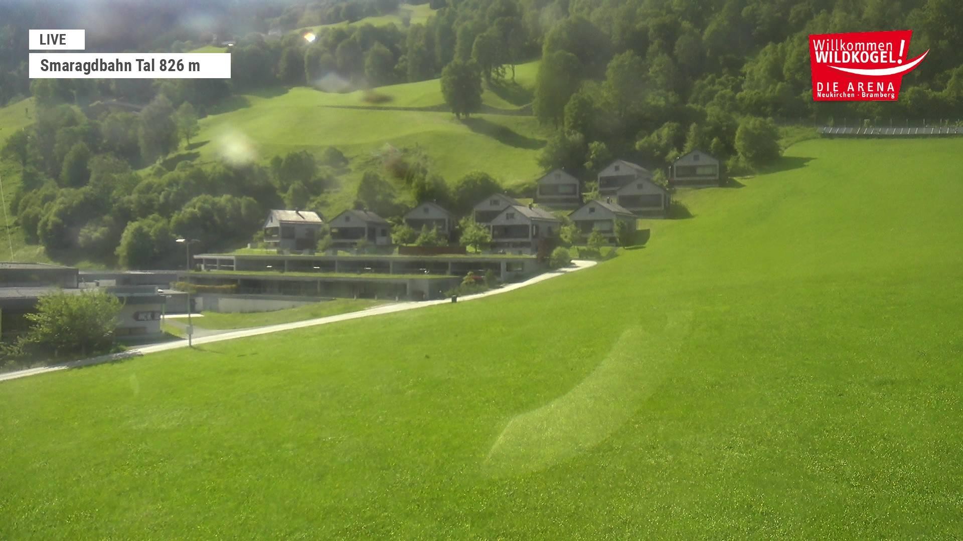 Archived image Webcam Wildkogel: Frühmesserbahn lift - mountain station