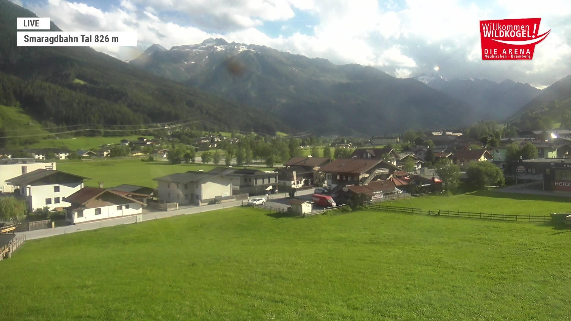 Archived image Webcam Wildkogel: Frühmesserbahn lift - mountain station