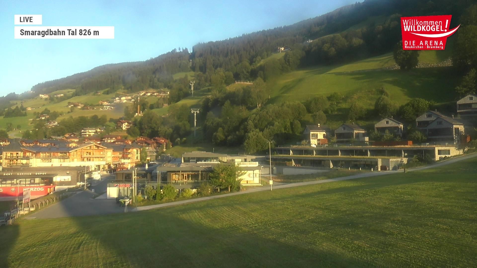 Archived image Webcam Wildkogel: Frühmesserbahn lift - mountain station