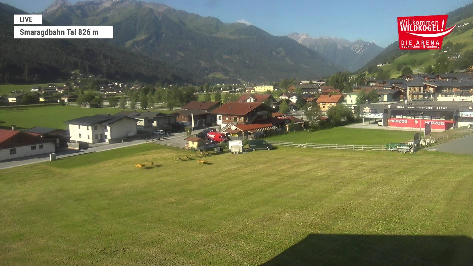 Archived image Webcam Wildkogel: Frühmesserbahn lift - mountain station