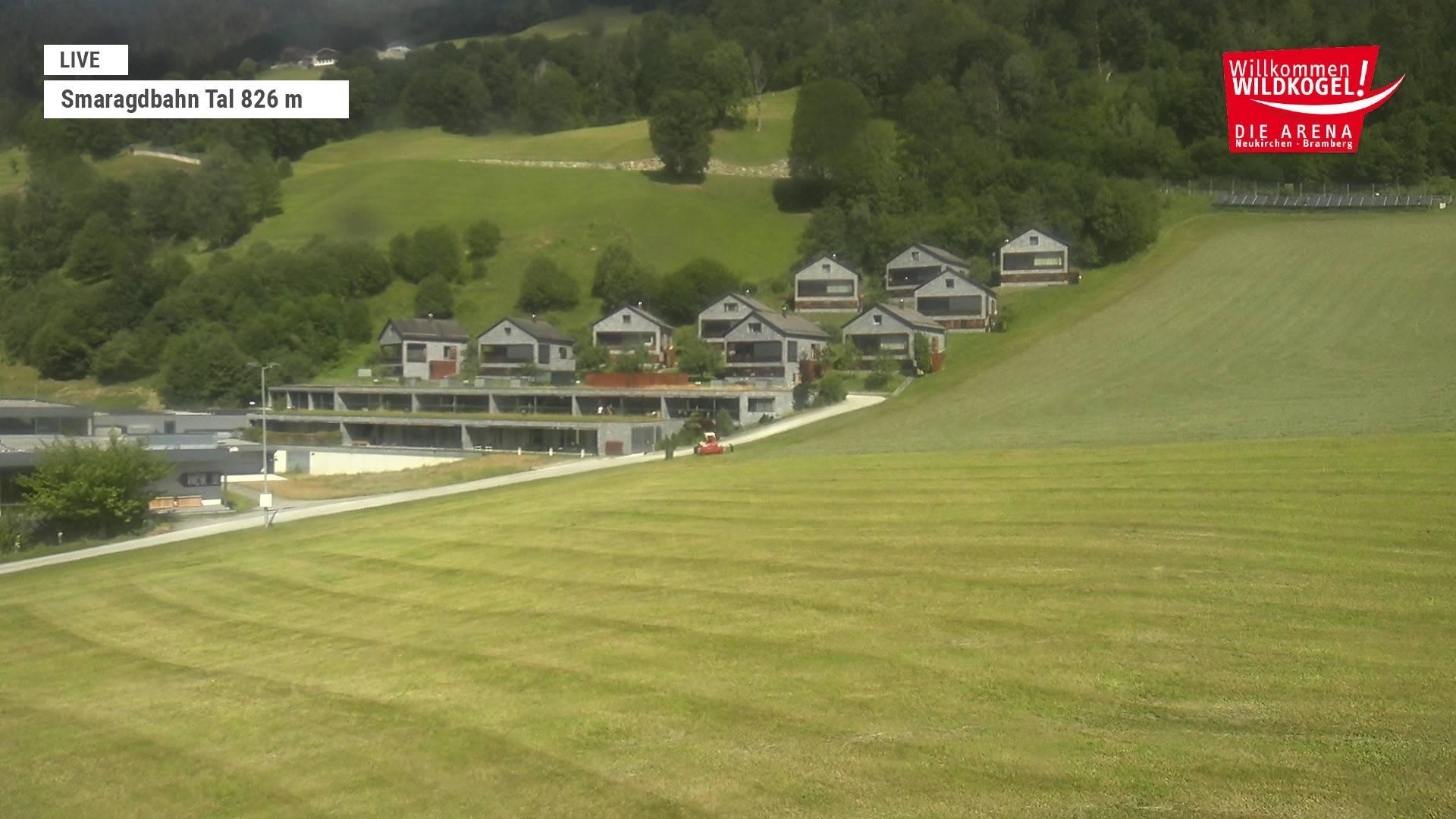 Archived image Webcam Wildkogel: Frühmesserbahn lift - mountain station