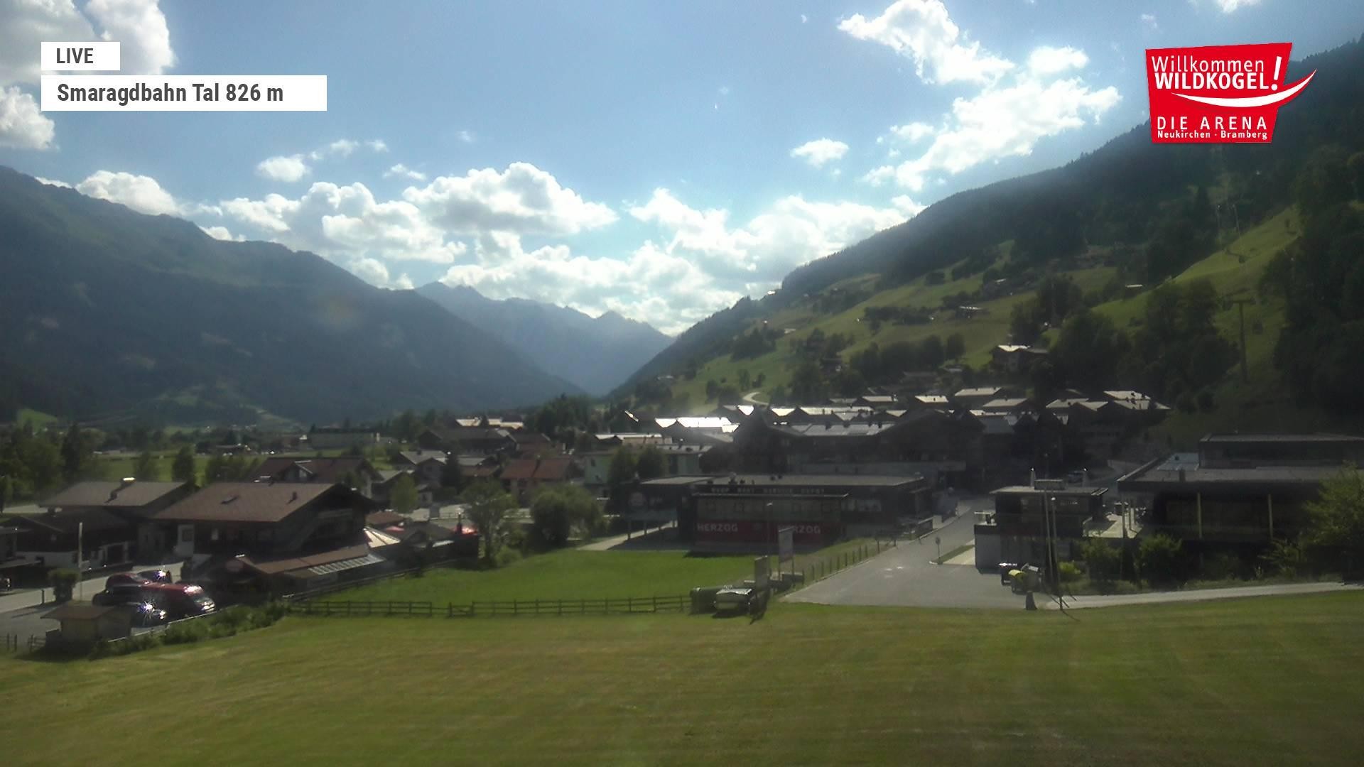 Archived image Webcam Wildkogel: Frühmesserbahn lift - mountain station