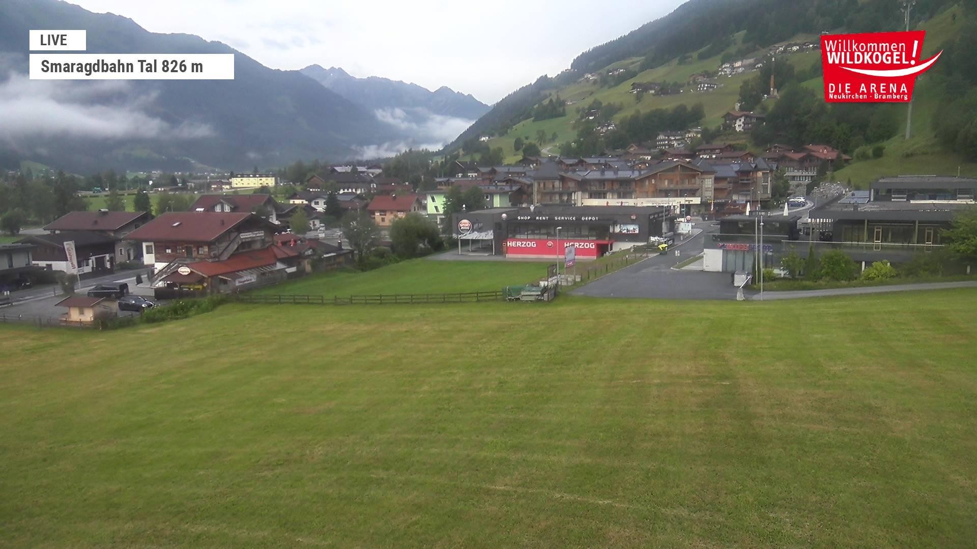 Archived image Webcam Wildkogel: Frühmesserbahn lift - mountain station