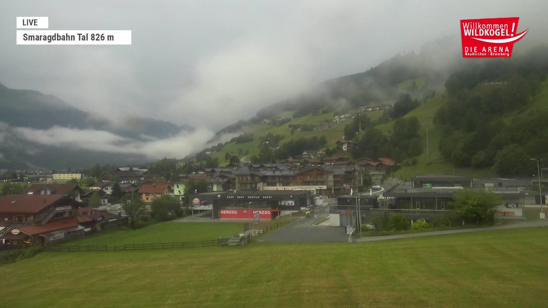 Archived image Webcam Wildkogel: Frühmesserbahn lift - mountain station