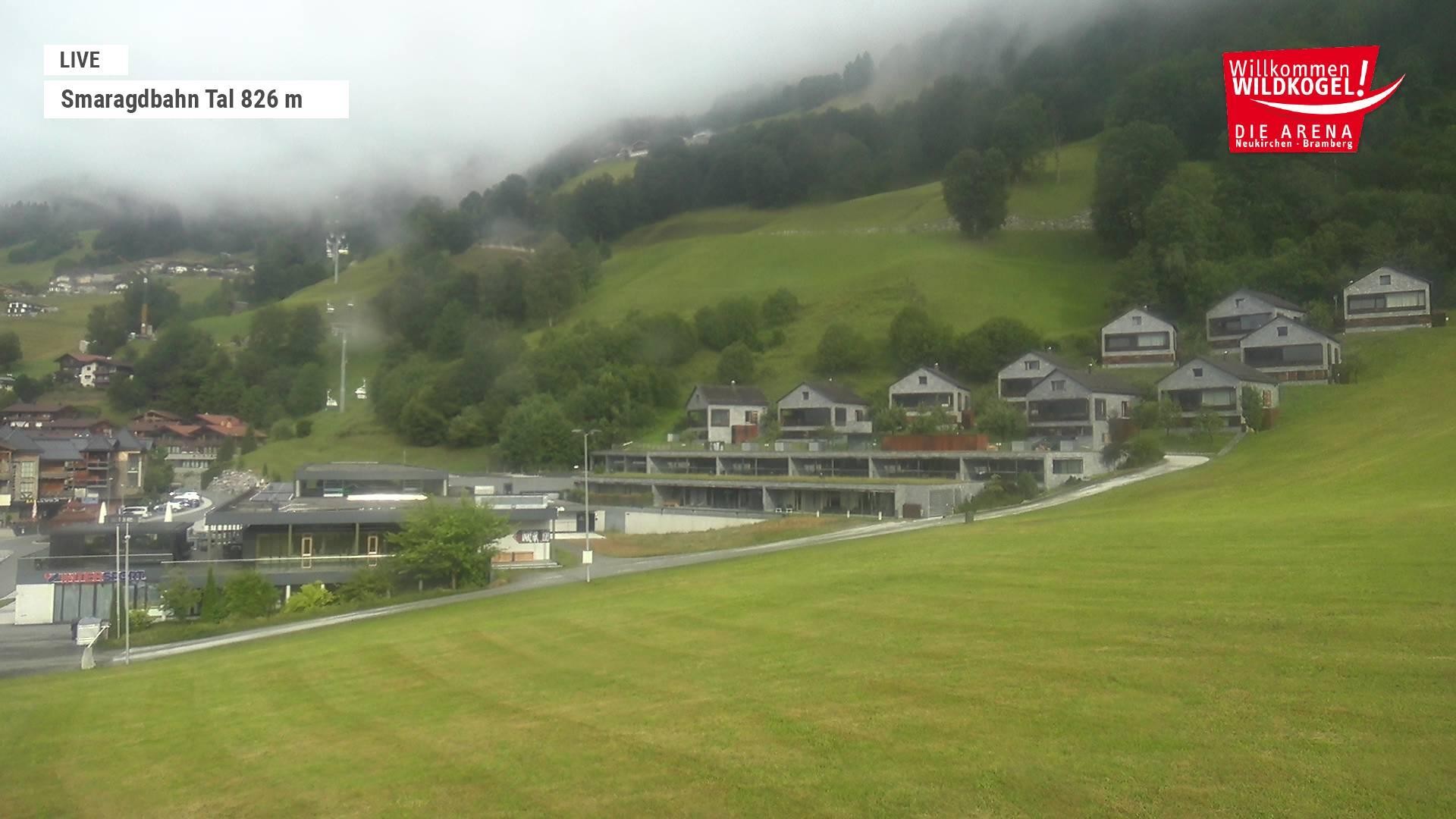 Archived image Webcam Wildkogel: Frühmesserbahn lift - mountain station
