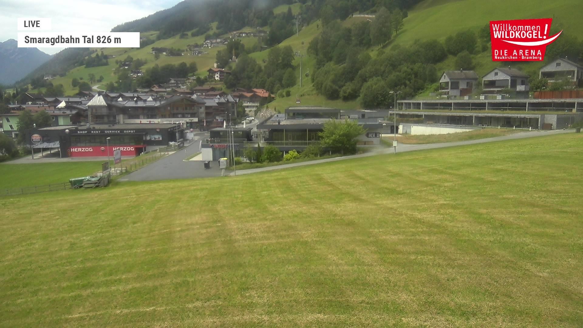 Archived image Webcam Wildkogel: Frühmesserbahn lift - mountain station