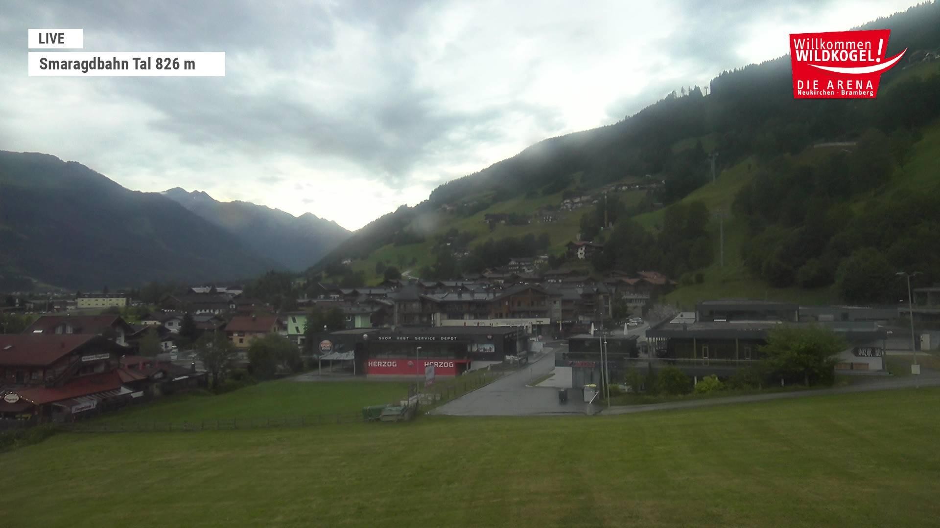 Archived image Webcam Wildkogel: Frühmesserbahn lift - mountain station