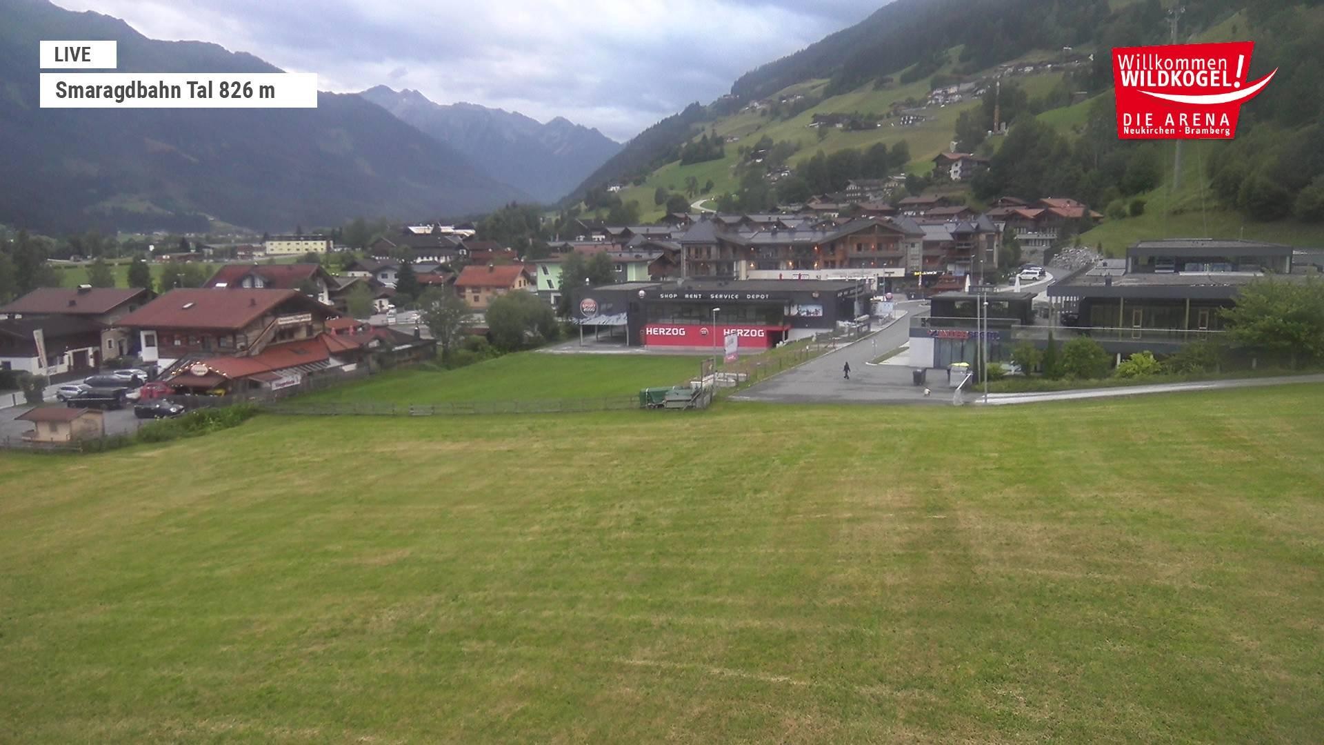Archived image Webcam Wildkogel: Frühmesserbahn lift - mountain station