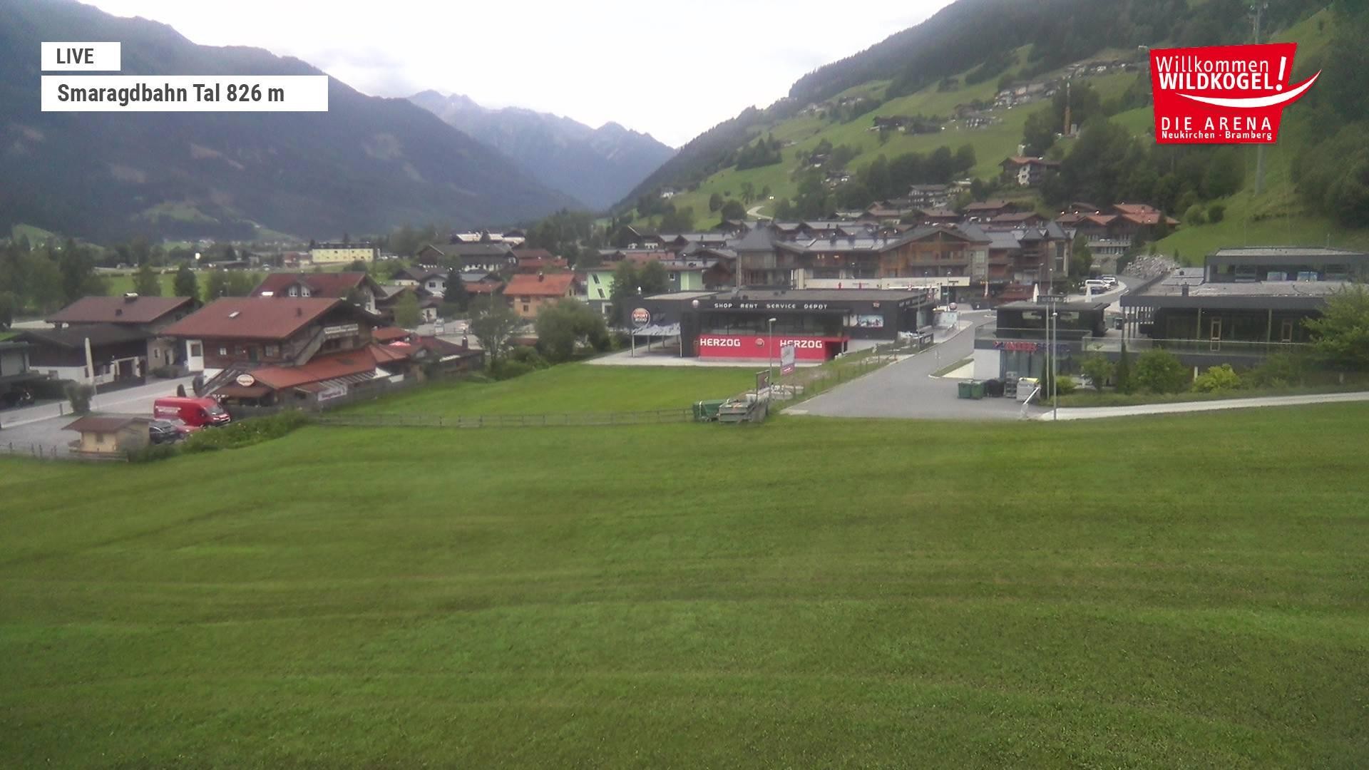 Archived image Webcam Wildkogel: Frühmesserbahn lift - mountain station