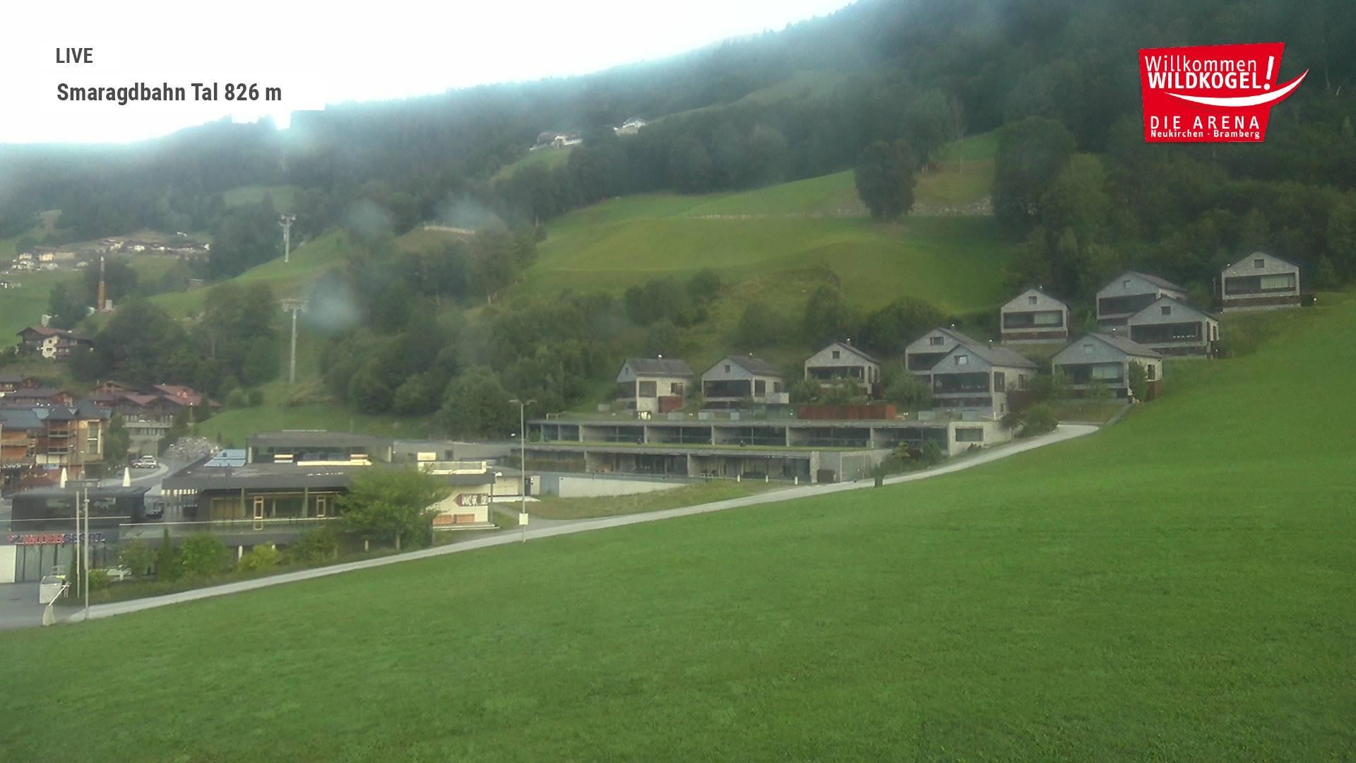 Archived image Webcam Wildkogel: Frühmesserbahn lift - mountain station