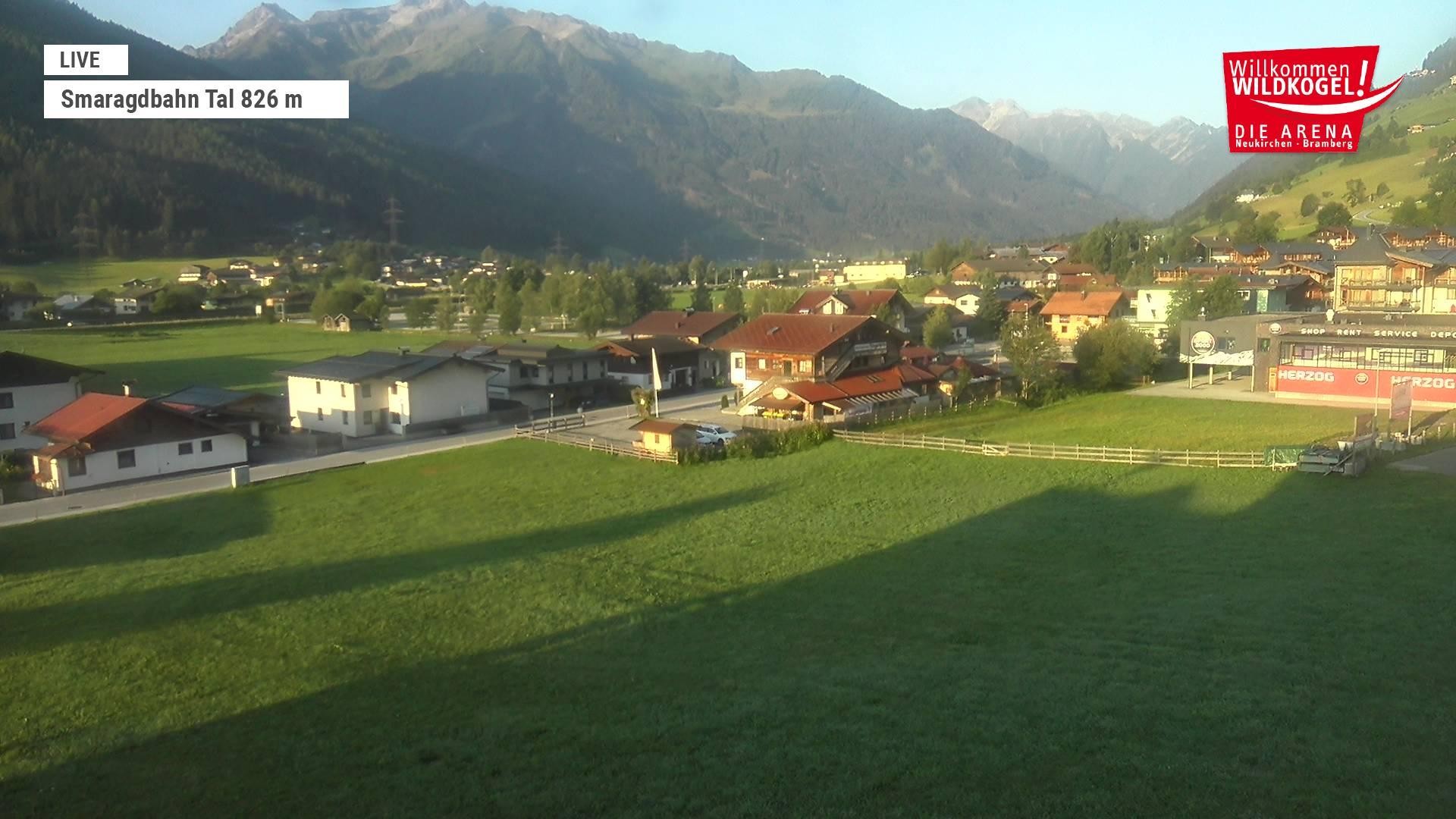 Archived image Webcam Wildkogel: Frühmesserbahn lift - mountain station