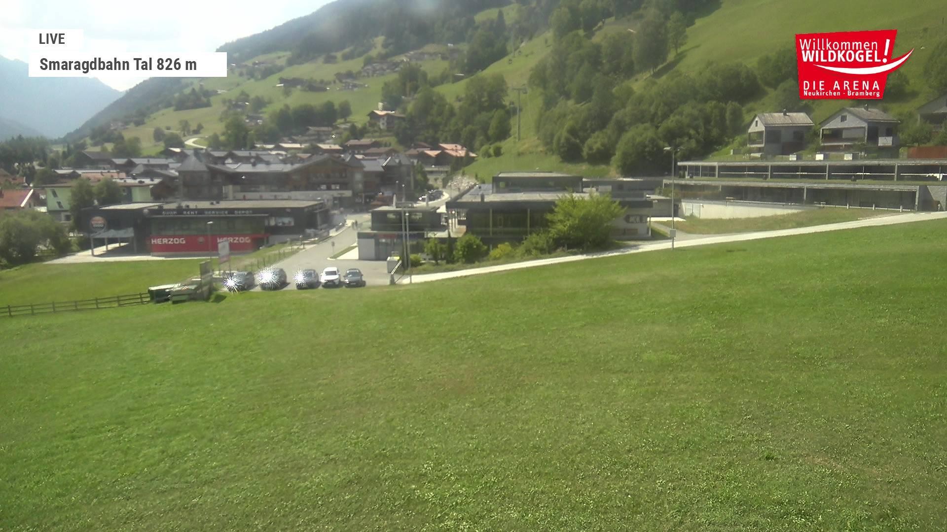 Archived image Webcam Wildkogel: Frühmesserbahn lift - mountain station