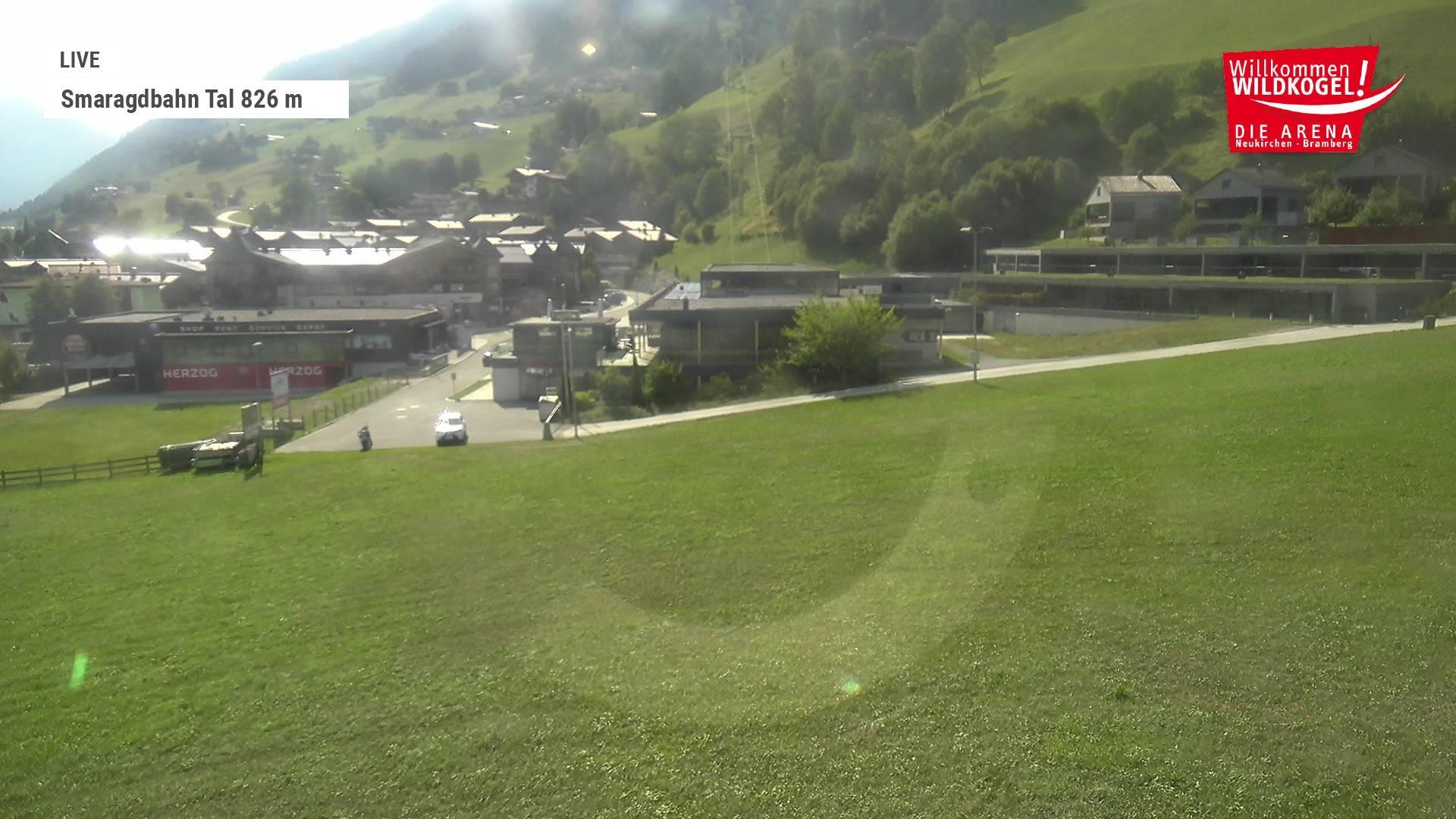 Archived image Webcam Wildkogel: Frühmesserbahn lift - mountain station