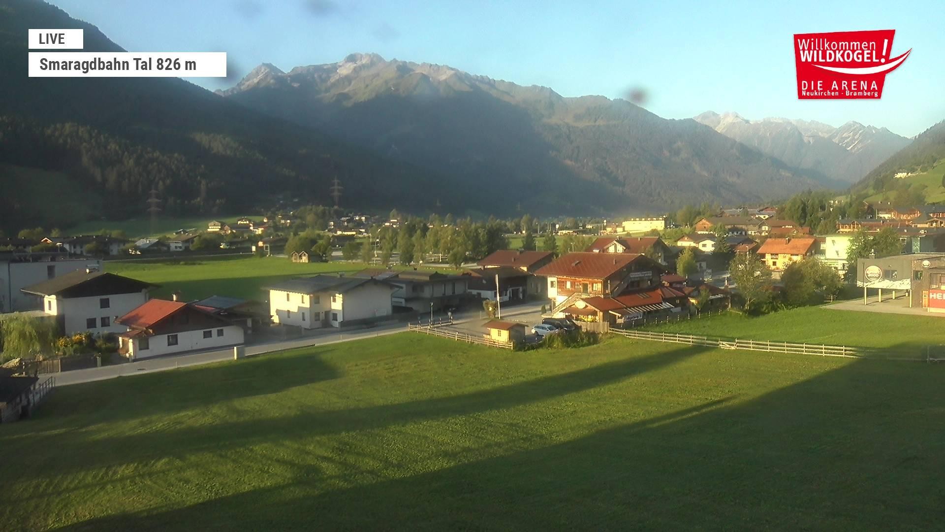 Archived image Webcam Wildkogel: Frühmesserbahn lift - mountain station