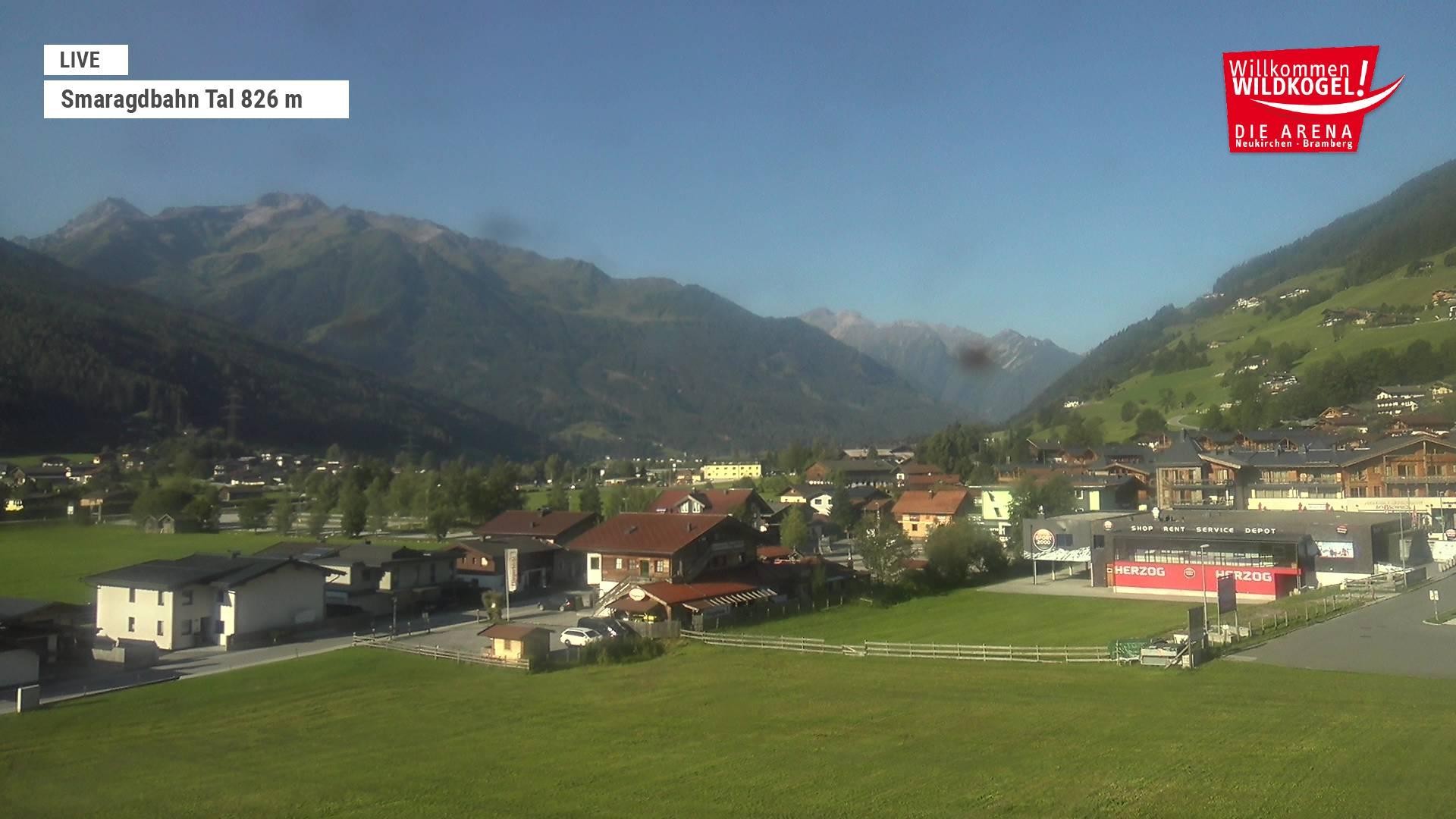 Archived image Webcam Wildkogel: Frühmesserbahn lift - mountain station